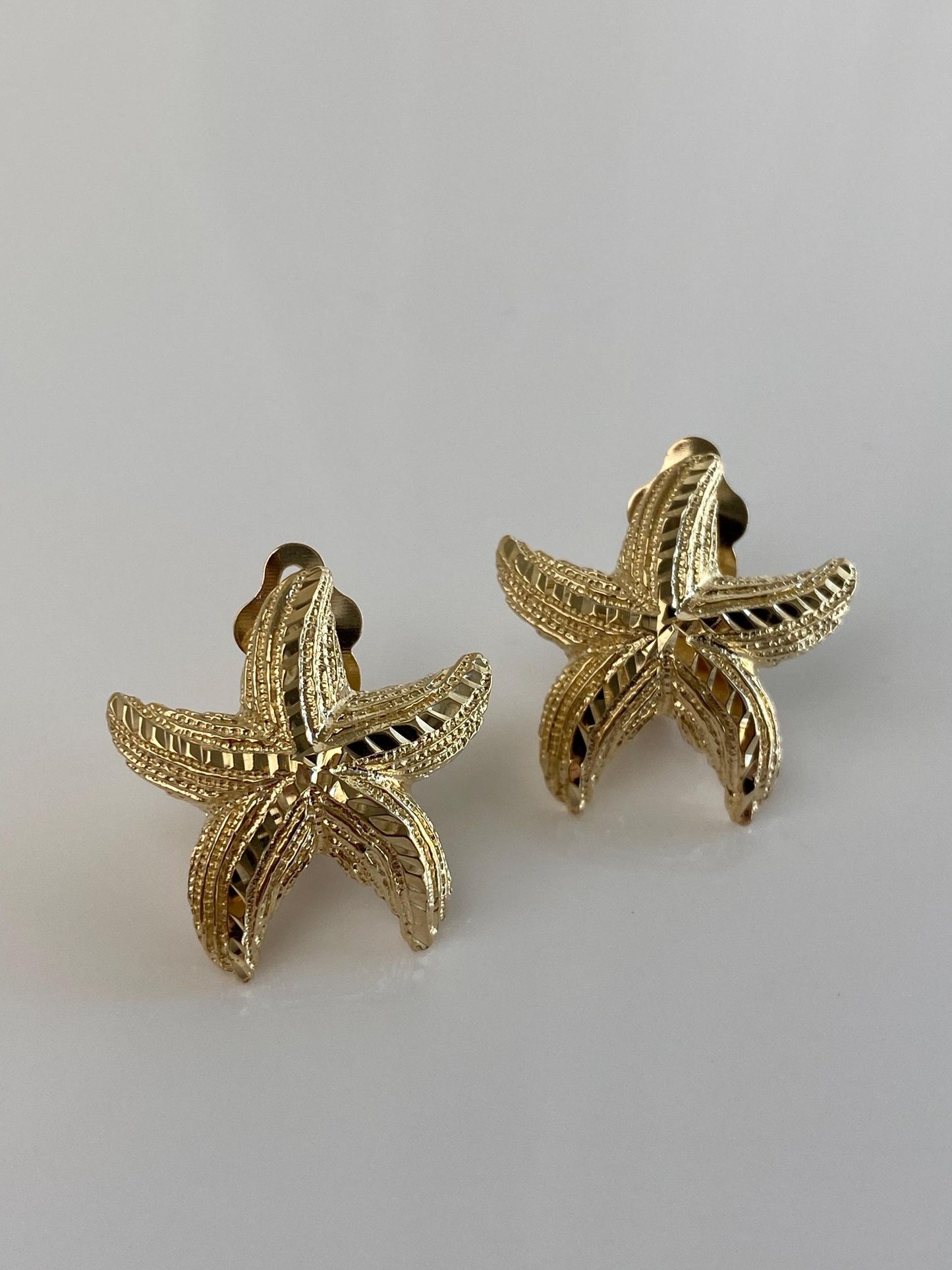 Vintage Solid 14k Yellow Gold Diamond Cut Starfish Stud Earrings