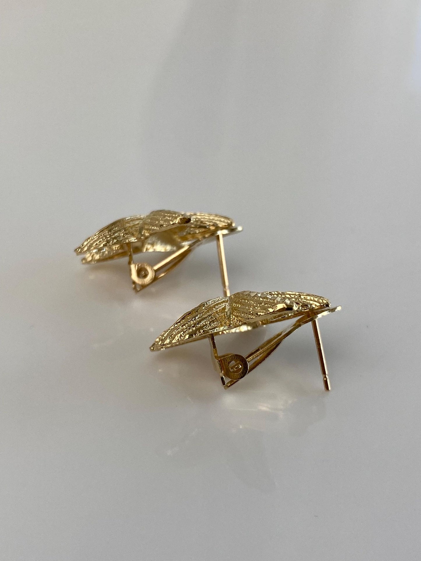 Vintage Solid 14k Yellow Gold Diamond Cut Starfish Stud Earrings
