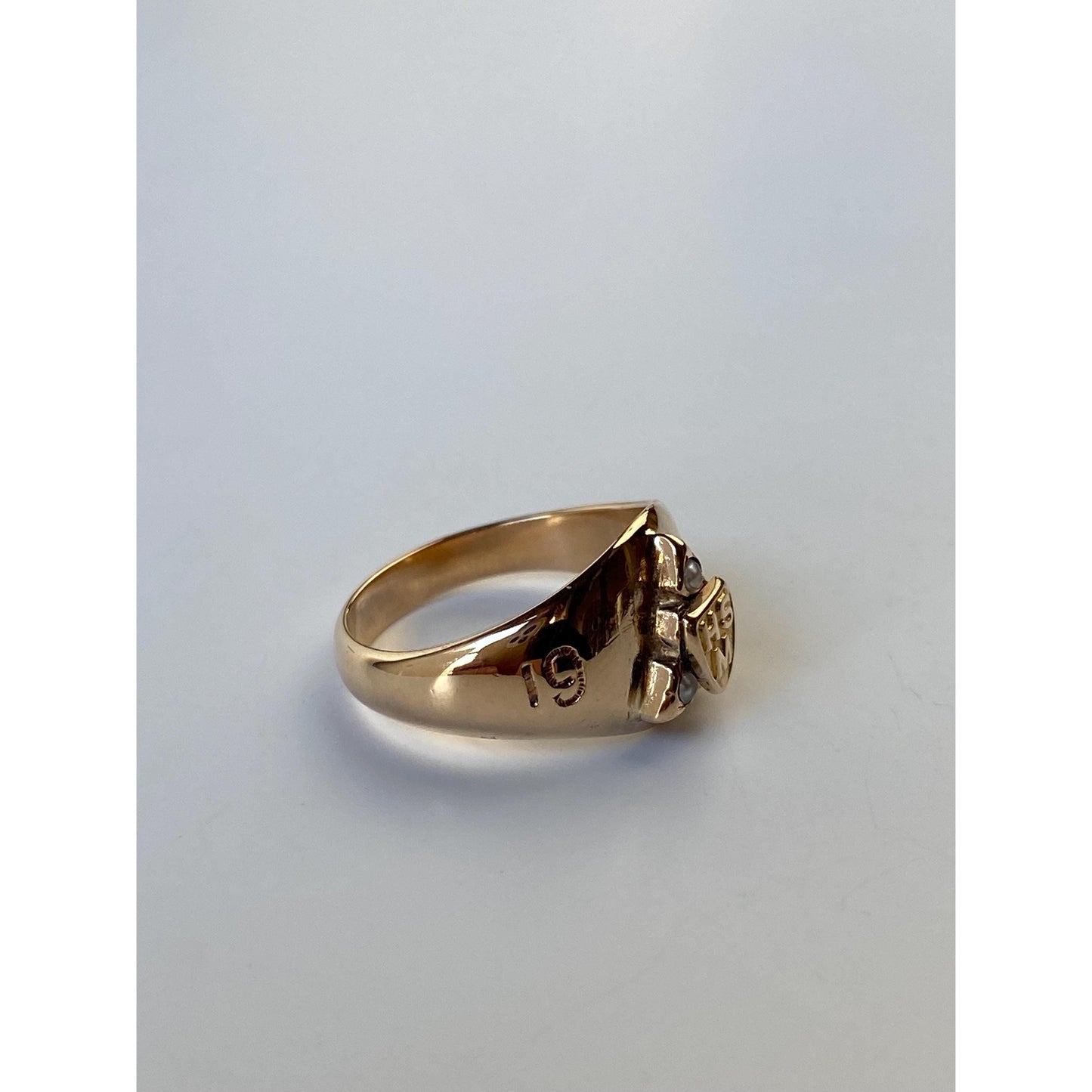 Vintage Solid 10k Rosey Gold Seed Pearl 1922 Class Ring - Size 3