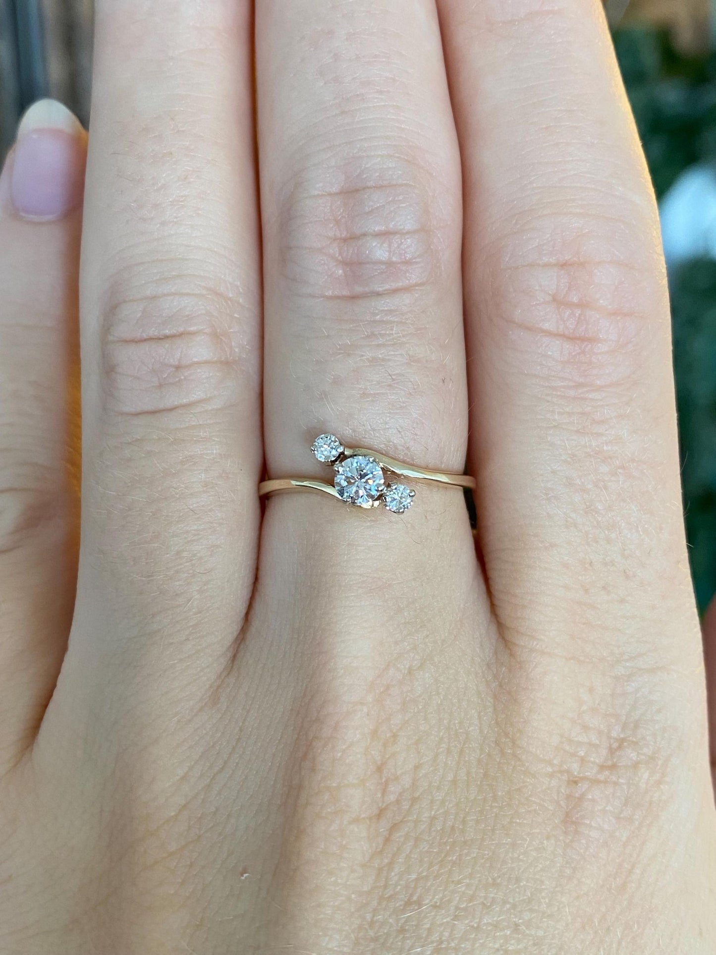 Vintage Solid 10k Yellow Gold Clear Sapphire Twist Ring - Size 6.5