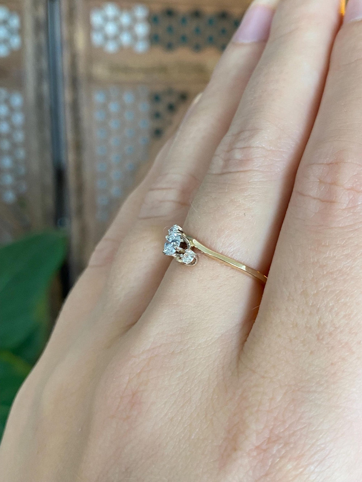 Vintage Solid 10k Yellow Gold Clear Sapphire Twist Ring - Size 6.5