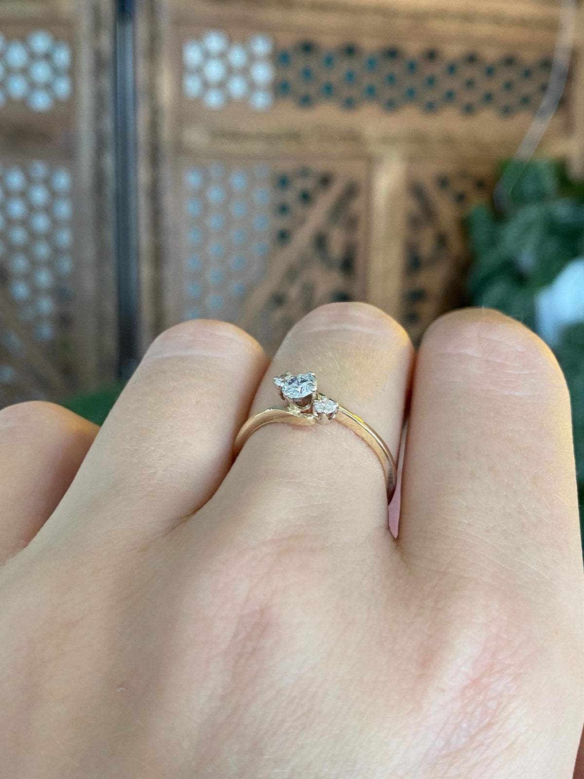 Vintage Solid 10k Yellow Gold Clear Sapphire Twist Ring - Size 6.5