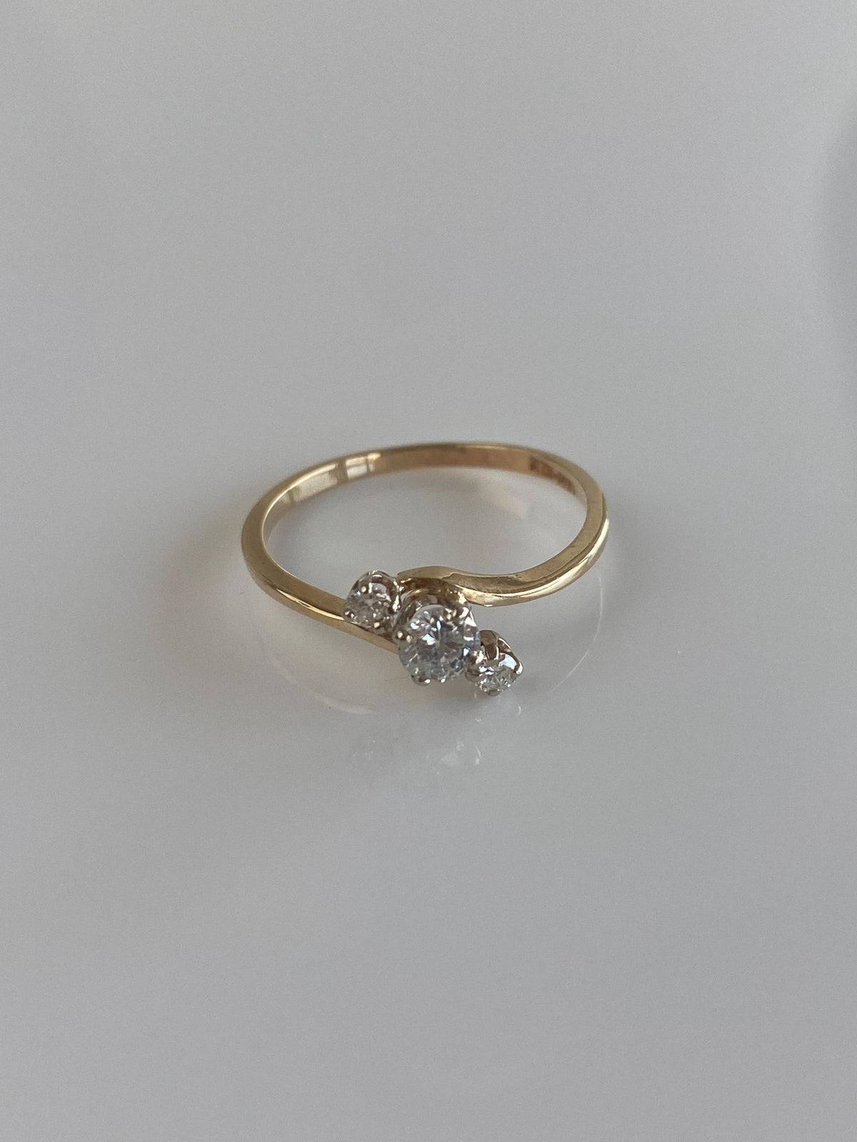 Vintage Solid 10k Yellow Gold Clear Sapphire Twist Ring - Size 6.5