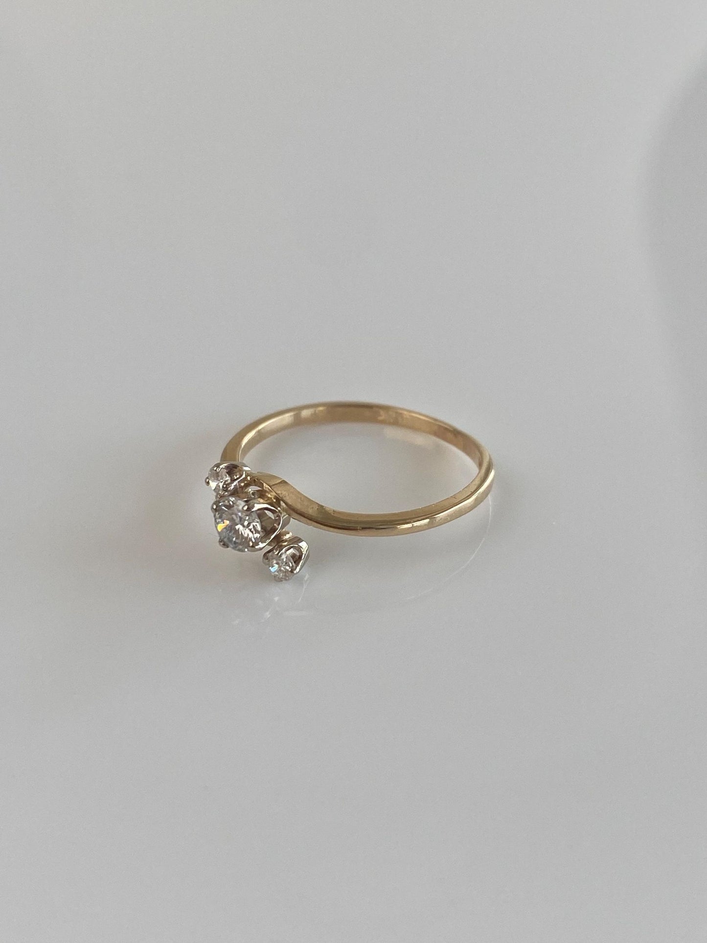Vintage Solid 10k Yellow Gold Clear Sapphire Twist Ring - Size 6.5