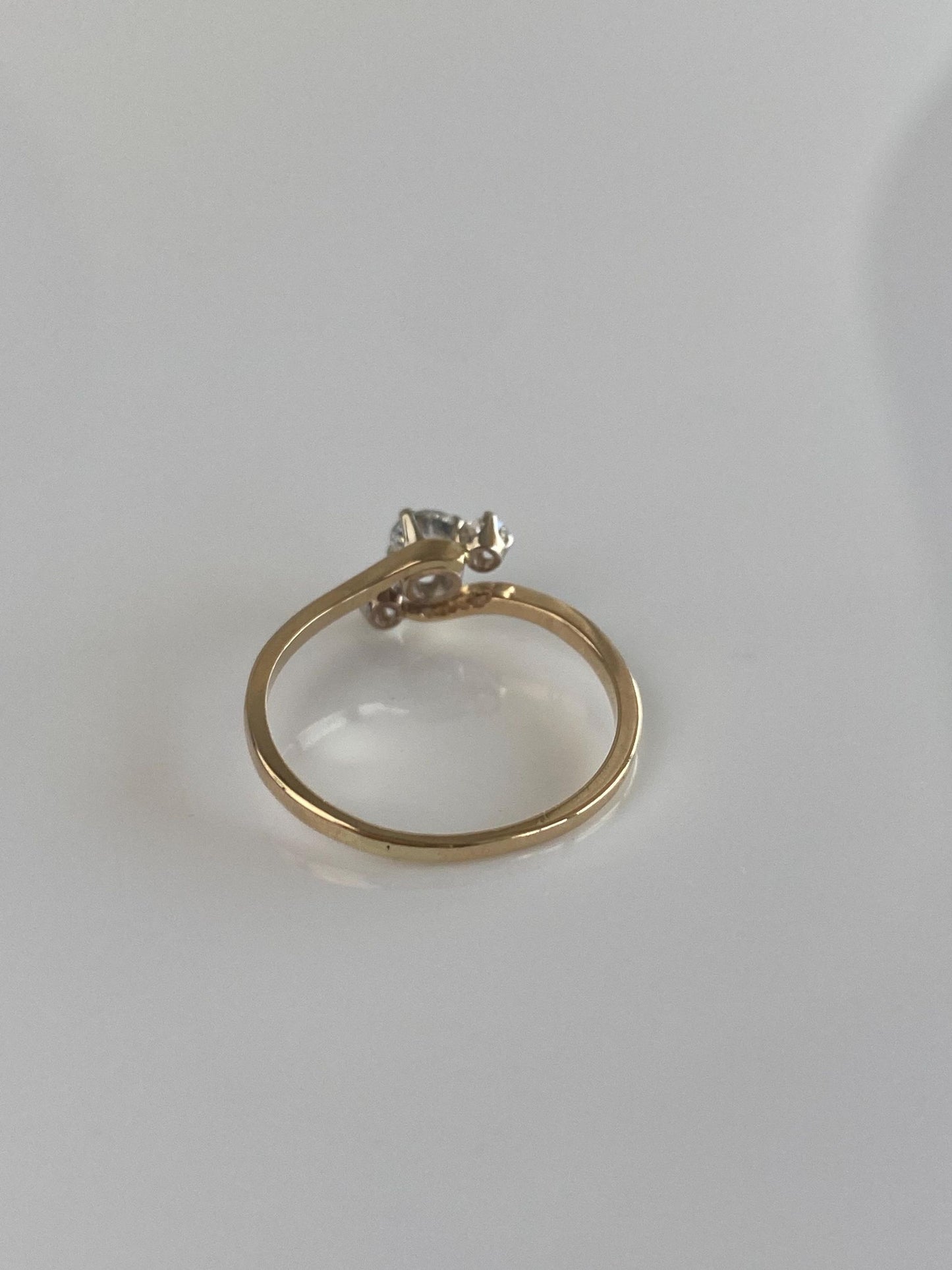 Vintage Solid 10k Yellow Gold Clear Sapphire Twist Ring - Size 6.5