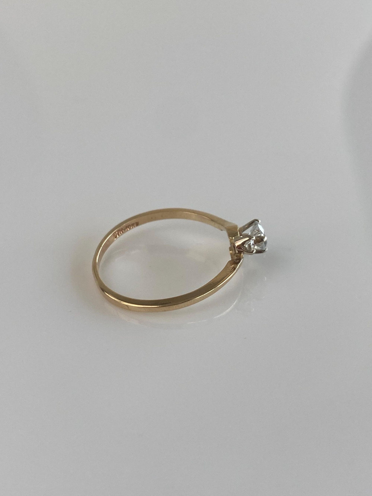 Vintage Solid 10k Yellow Gold Clear Sapphire Twist Ring - Size 6.5