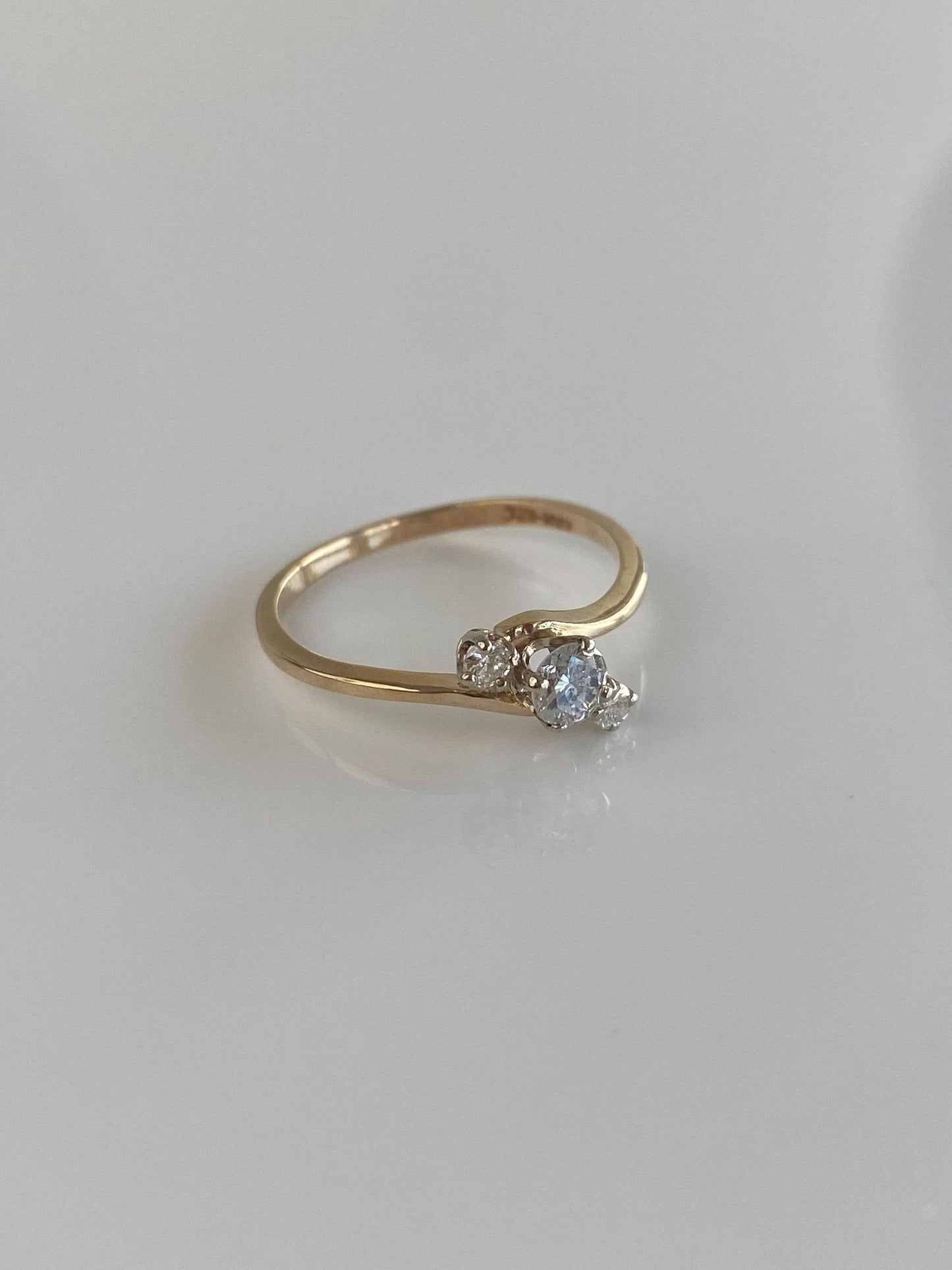 Vintage Solid 10k Yellow Gold Clear Sapphire Twist Ring - Size 6.5