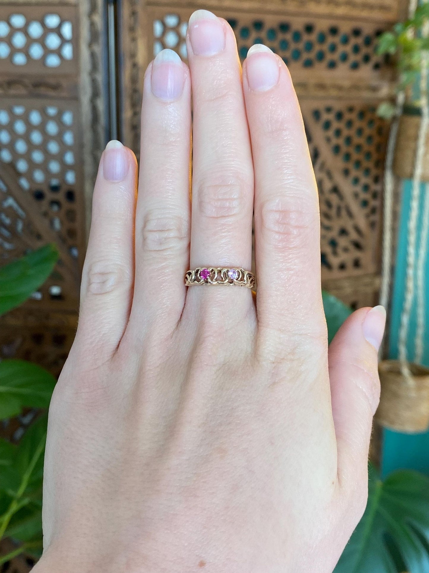 Vintage Solid 10k Yellow Gold Light & Dark Pink Sapphire Ring - Size 6.75