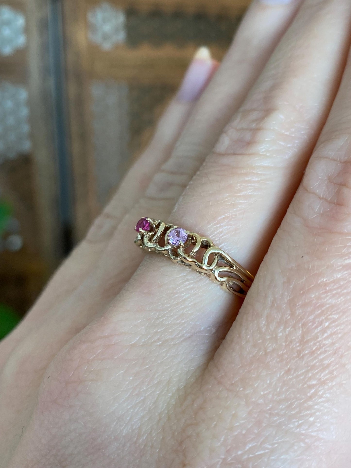 Vintage Solid 10k Yellow Gold Light & Dark Pink Sapphire Ring - Size 6.75