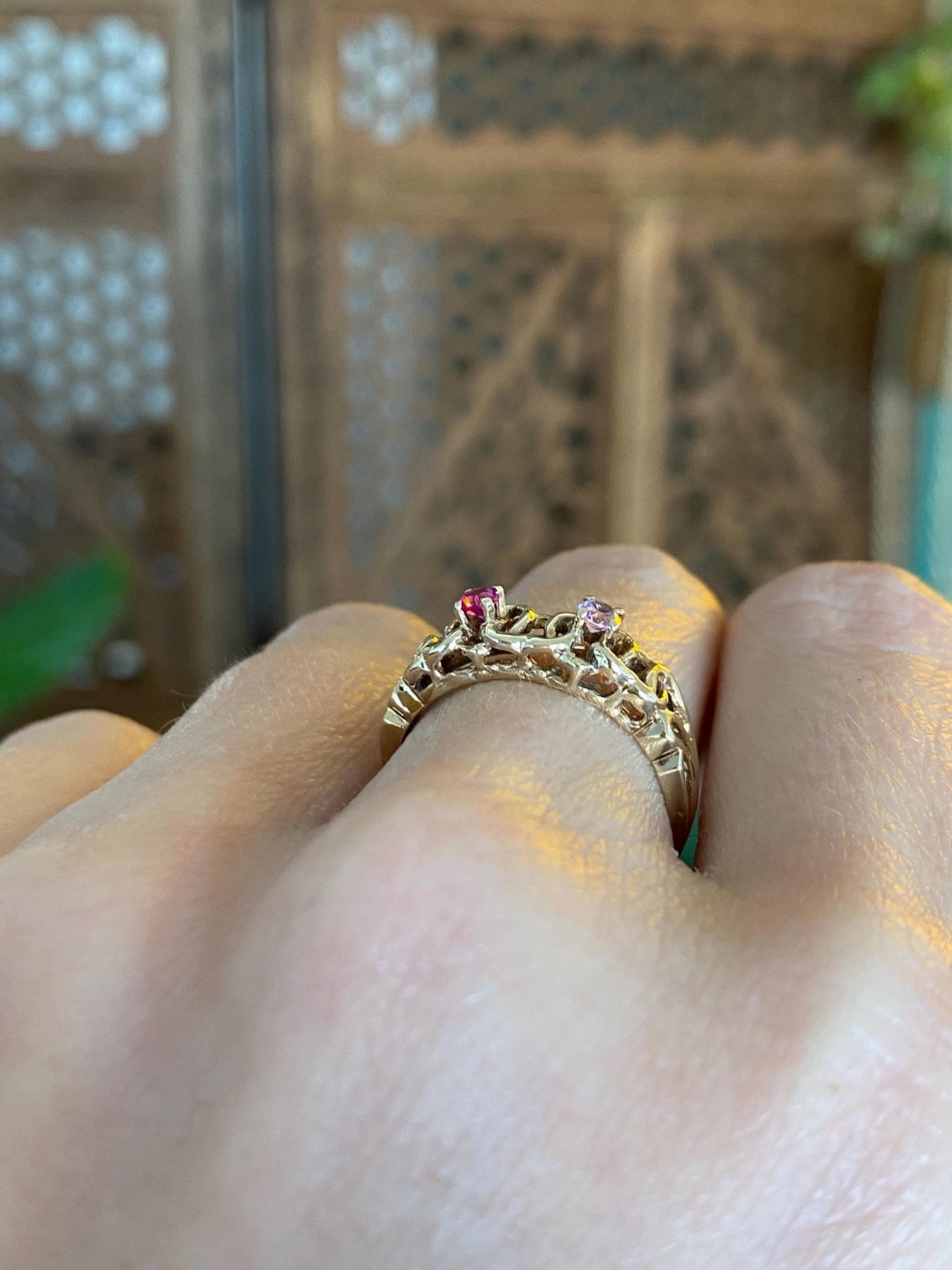 Vintage Solid 10k Yellow Gold Light & Dark Pink Sapphire Ring - Size 6.75