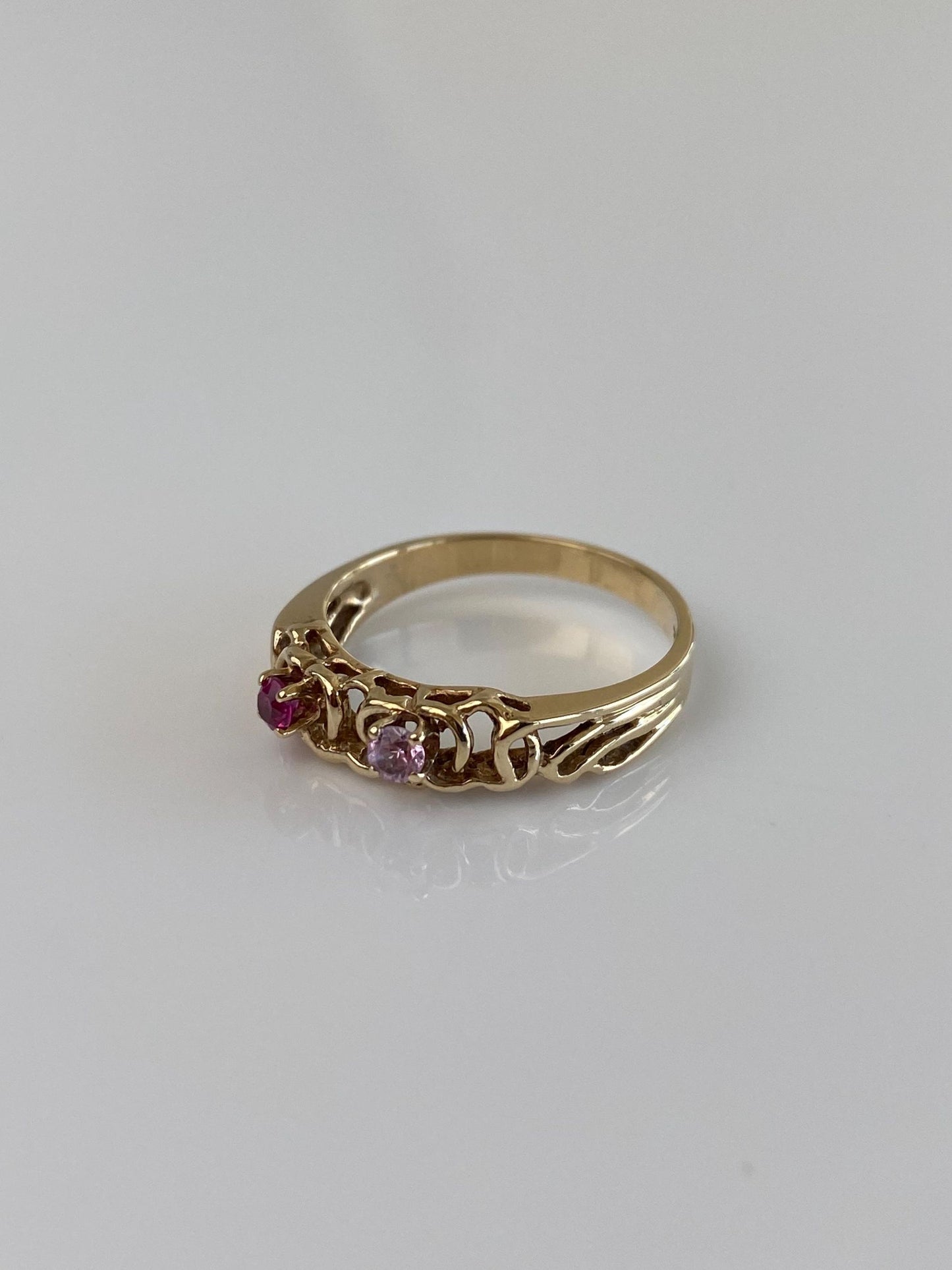 Vintage Solid 10k Yellow Gold Light & Dark Pink Sapphire Ring - Size 6.75