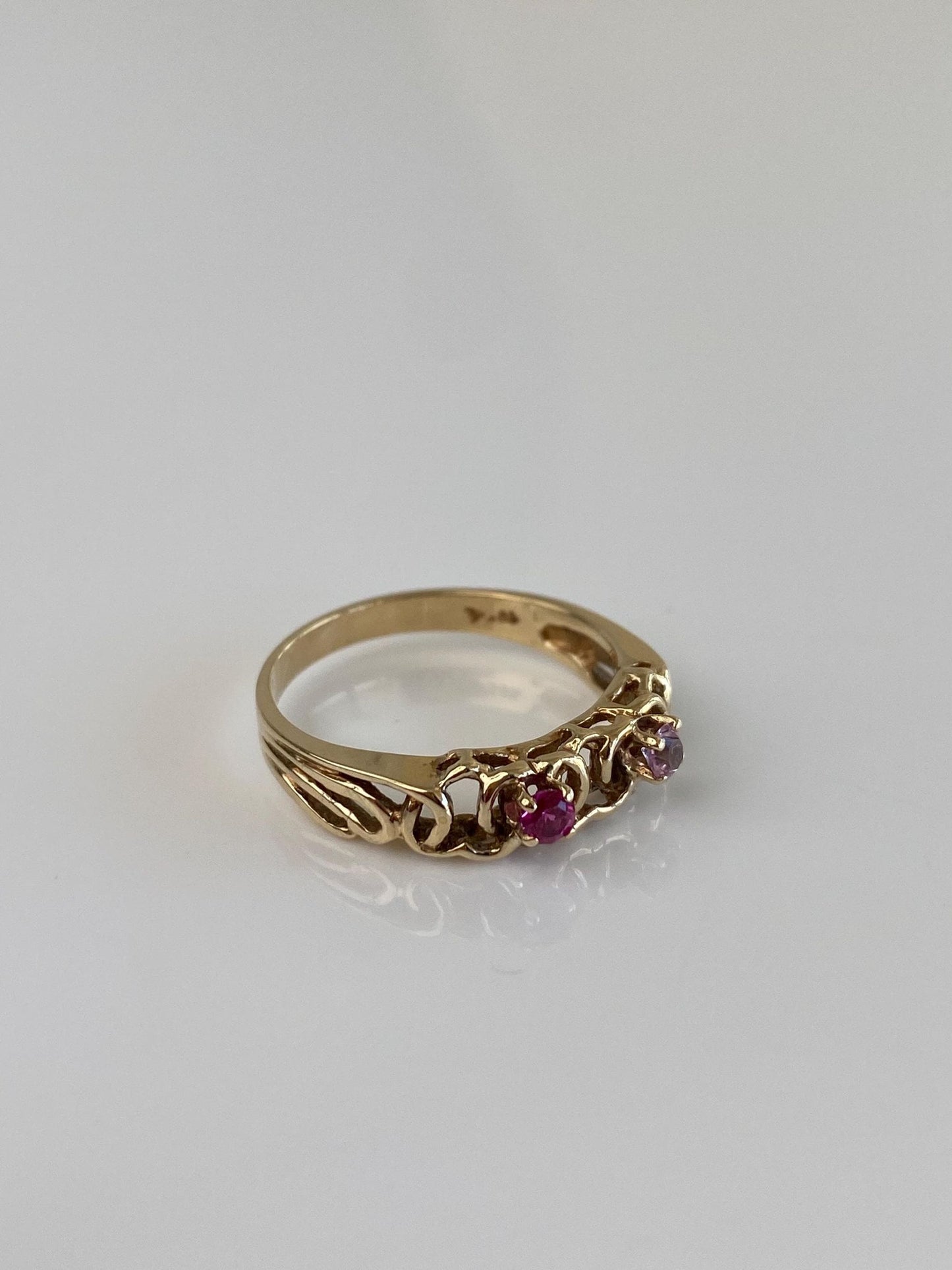 Vintage Solid 10k Yellow Gold Light & Dark Pink Sapphire Ring - Size 6.75