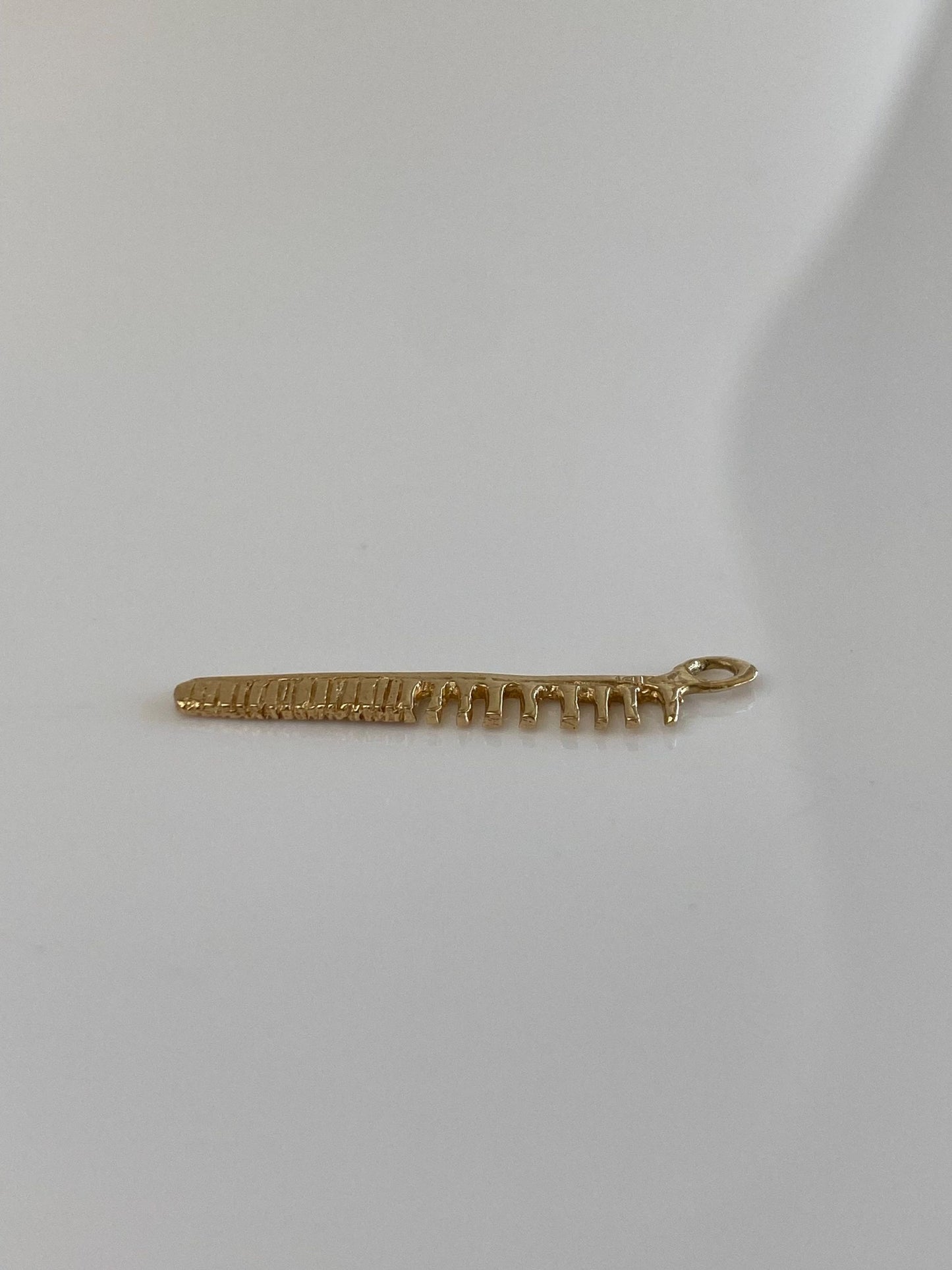 Vintage Solid 14k Yellow Gold Comb Charm