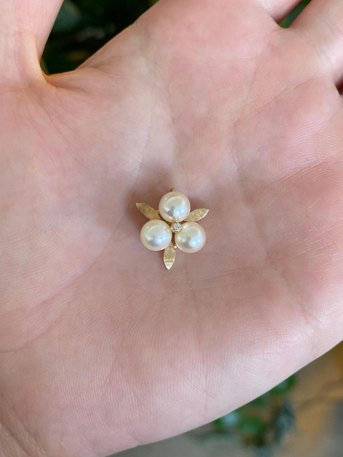 Vintage Solid 14k Yellow Gold Clear Sapphire Pearls Leaves Charm