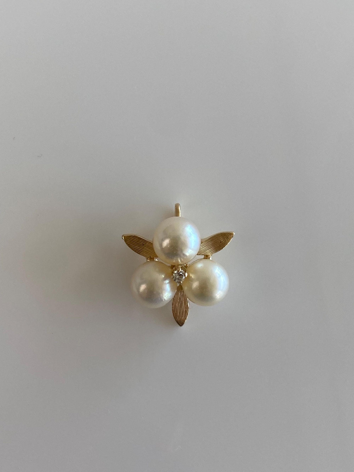 Vintage Solid 14k Yellow Gold Clear Sapphire Pearls Leaves Charm