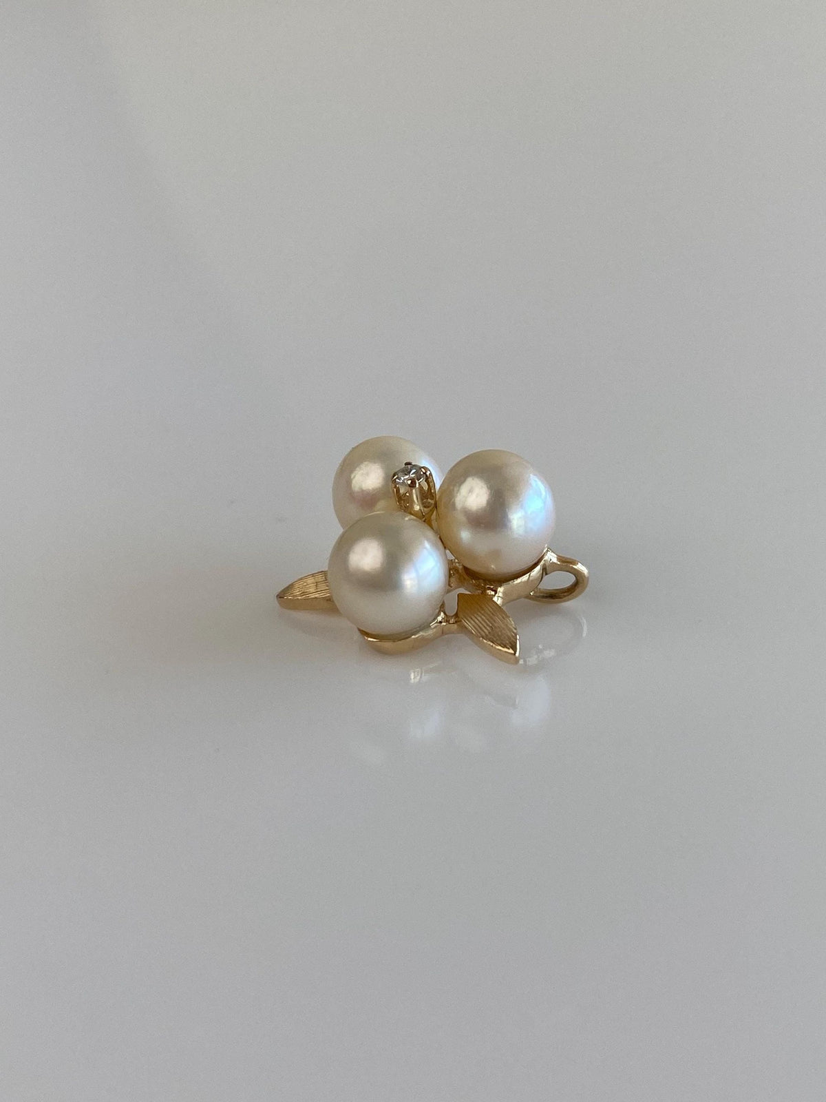 Vintage Solid 14k Yellow Gold Clear Sapphire Pearls Leaves Charm
