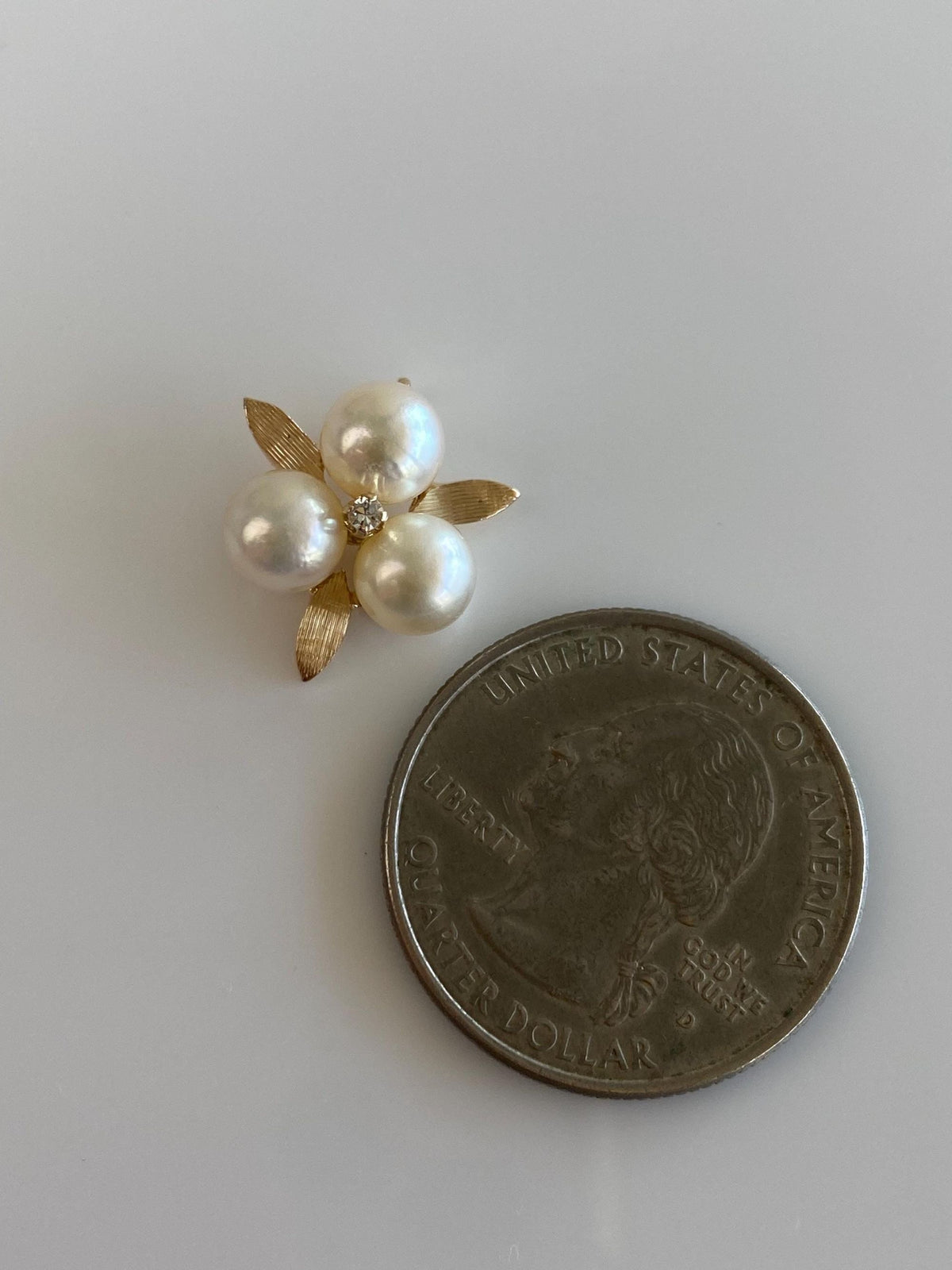 Vintage Solid 14k Yellow Gold Clear Sapphire Pearls Leaves Charm