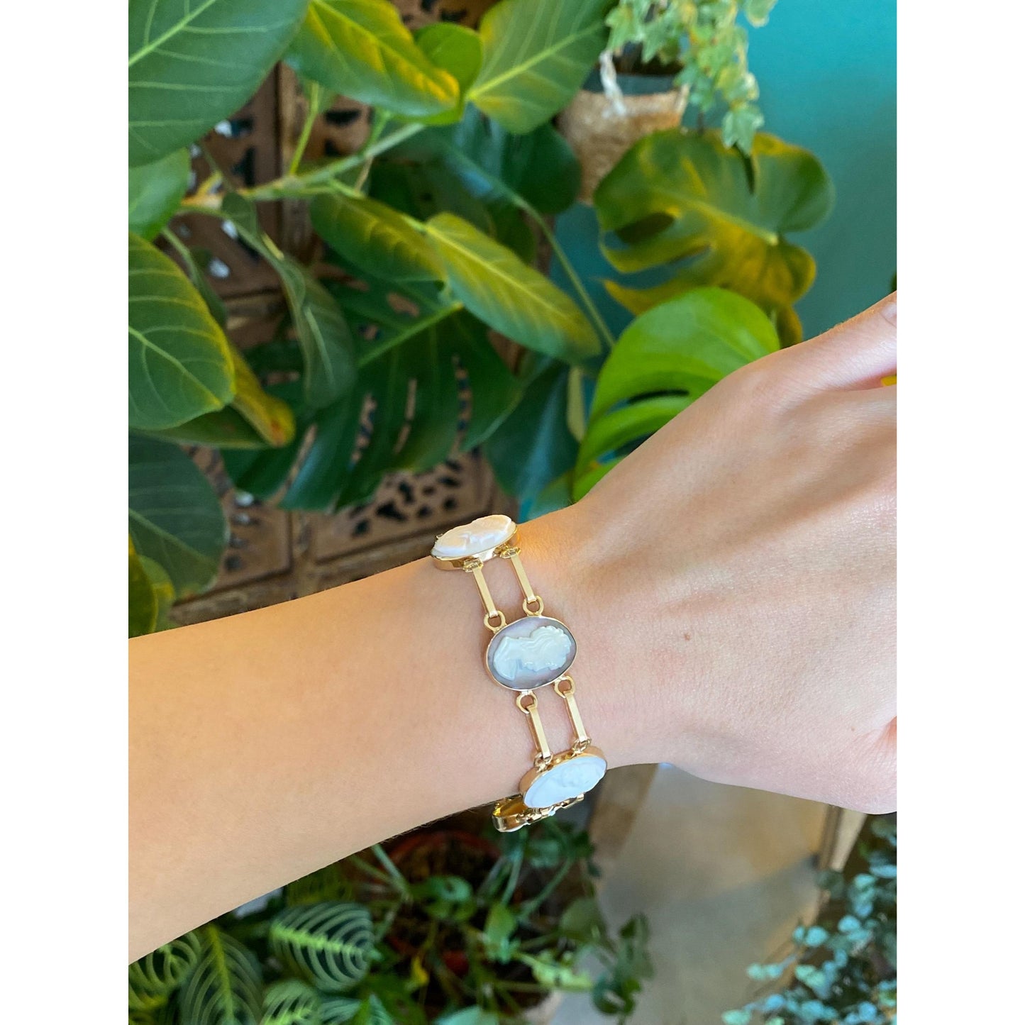 Solid 14k Yellow Gold Carved Abalone Mother of Pearl Cameo Link Bracelet - 7.25 inches