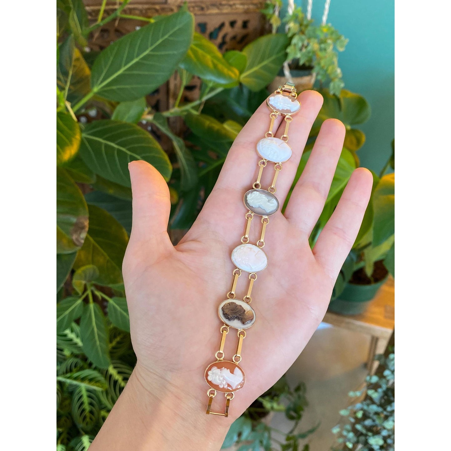 Solid 14k Yellow Gold Carved Abalone Mother of Pearl Cameo Link Bracelet - 7.25 inches