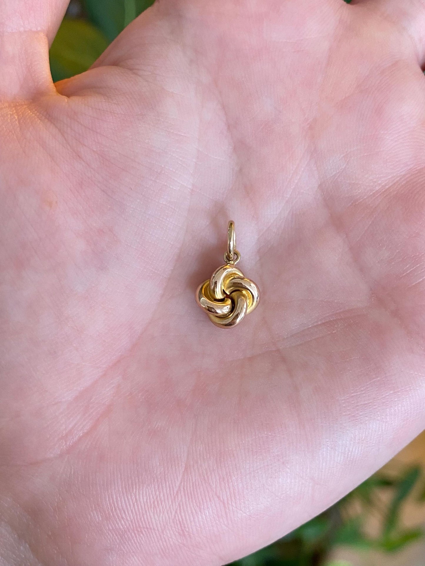Vintage 10k Yellow Gold Knot Charm