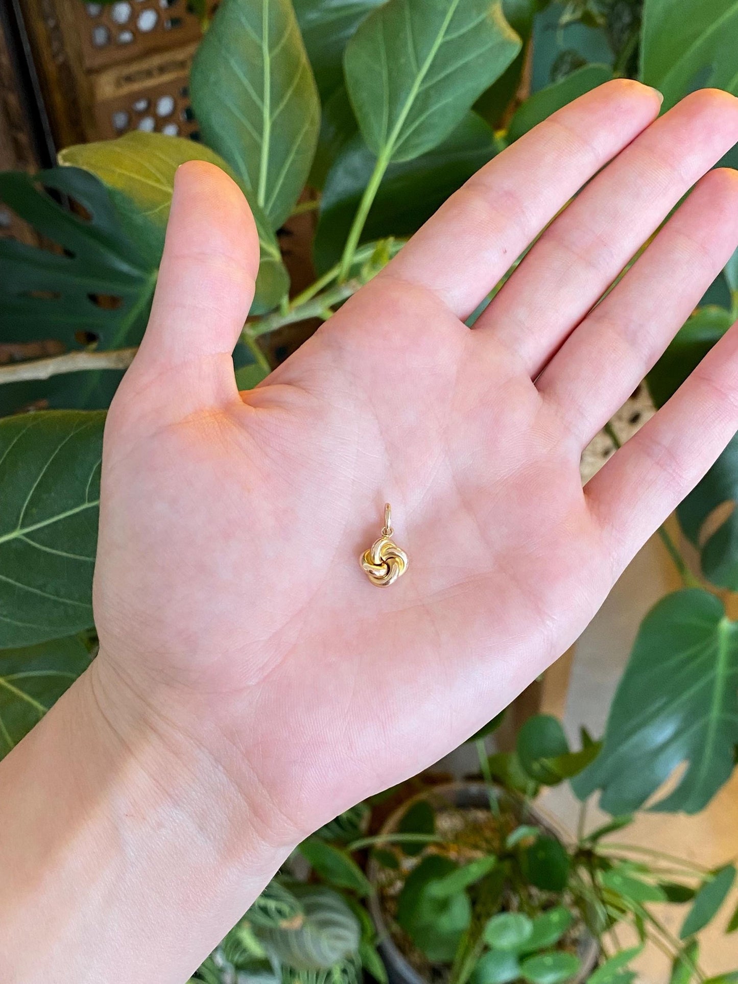Vintage 10k Yellow Gold Knot Charm