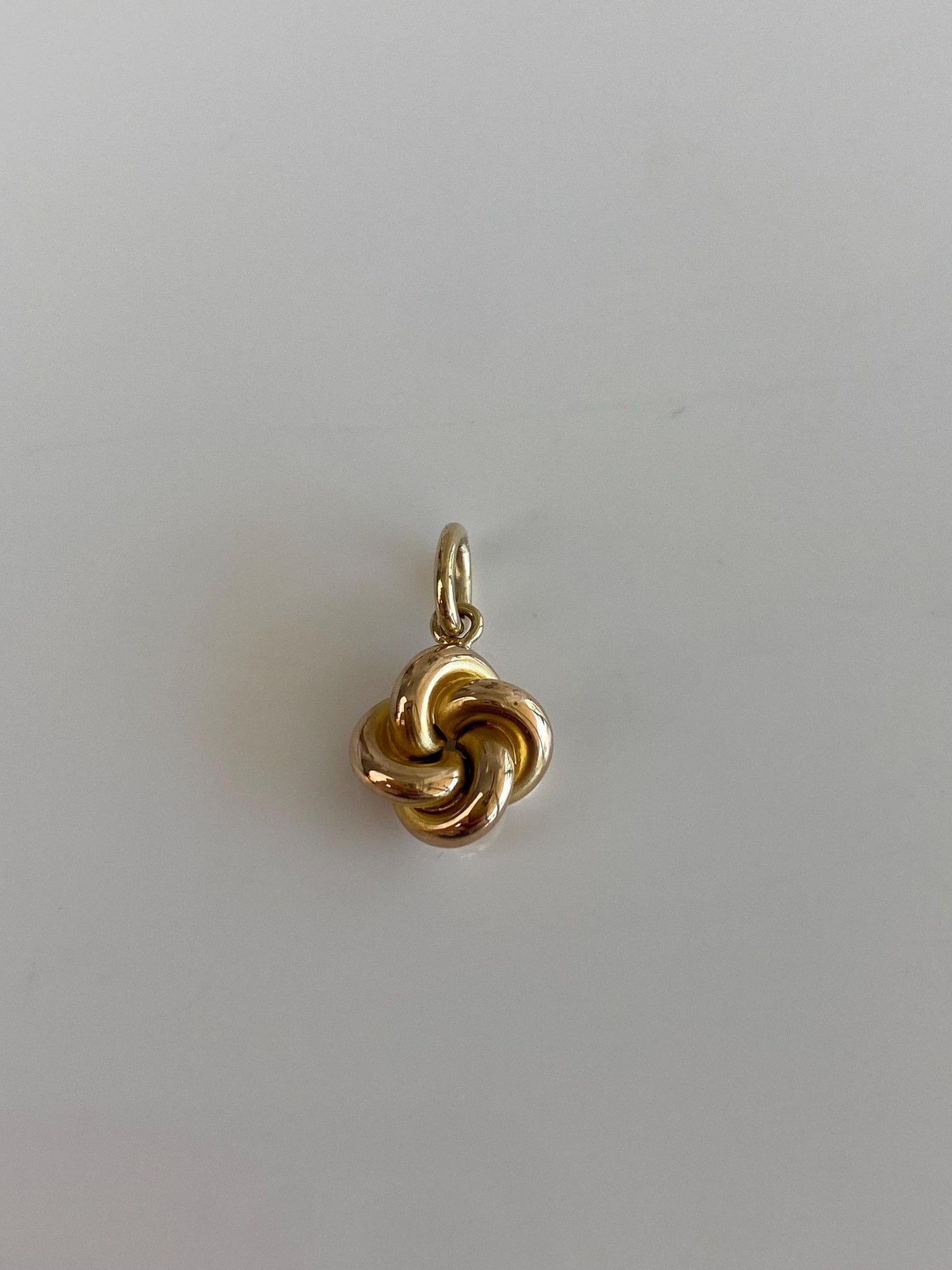 Vintage 10k Yellow Gold Knot Charm