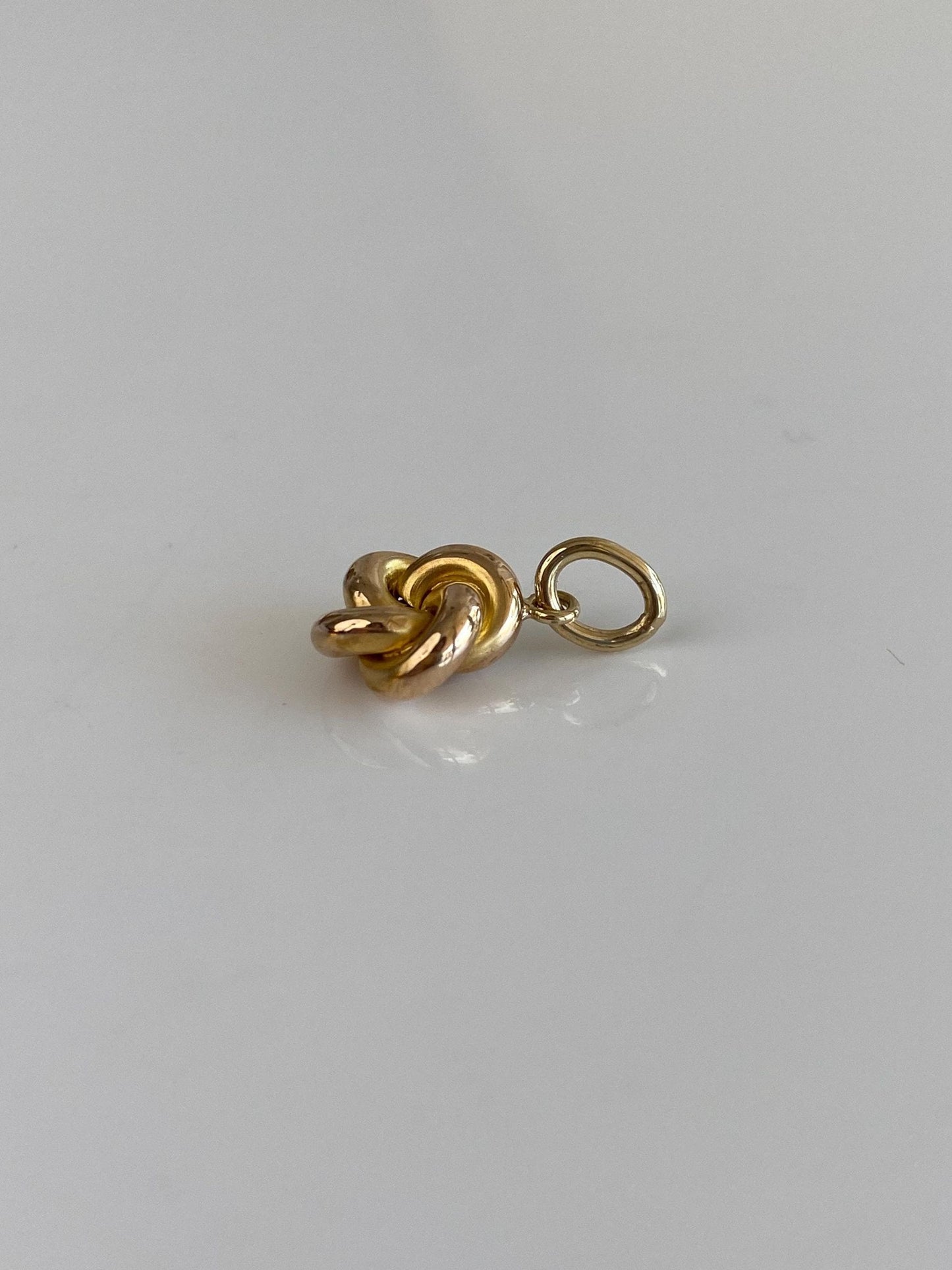 Vintage 10k Yellow Gold Knot Charm