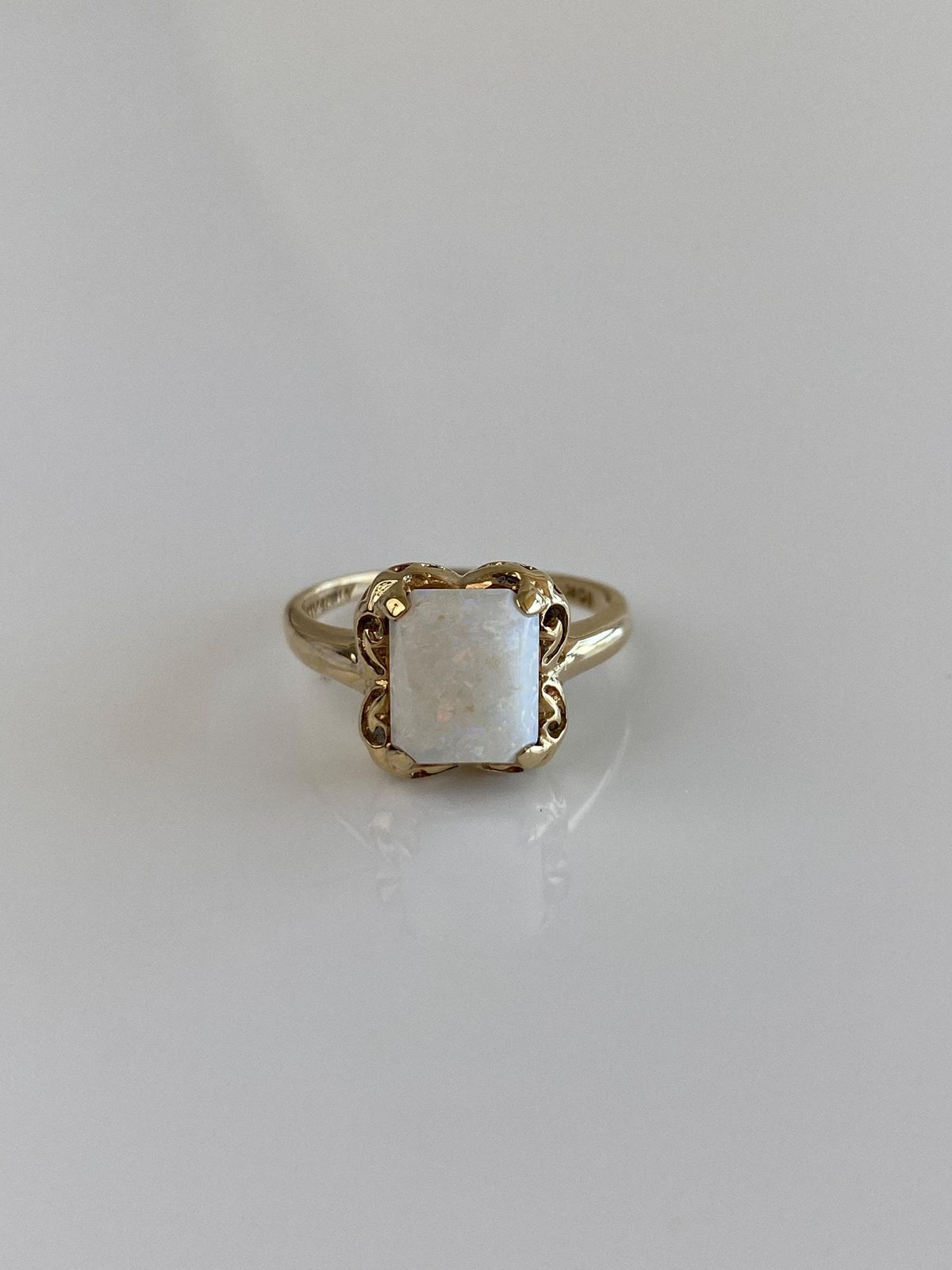 Vintage Solid 10k Yellow Gold Opal Ring - Size 4