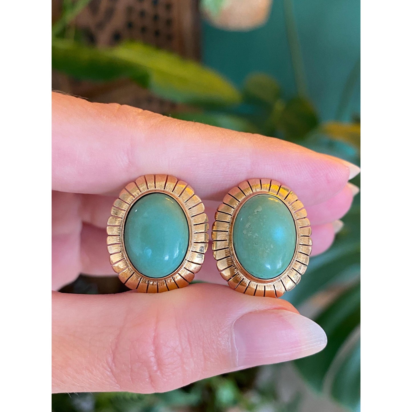 Vintage Solid 14k Yellow Gold Turquoise Scalloped Stud Earrings