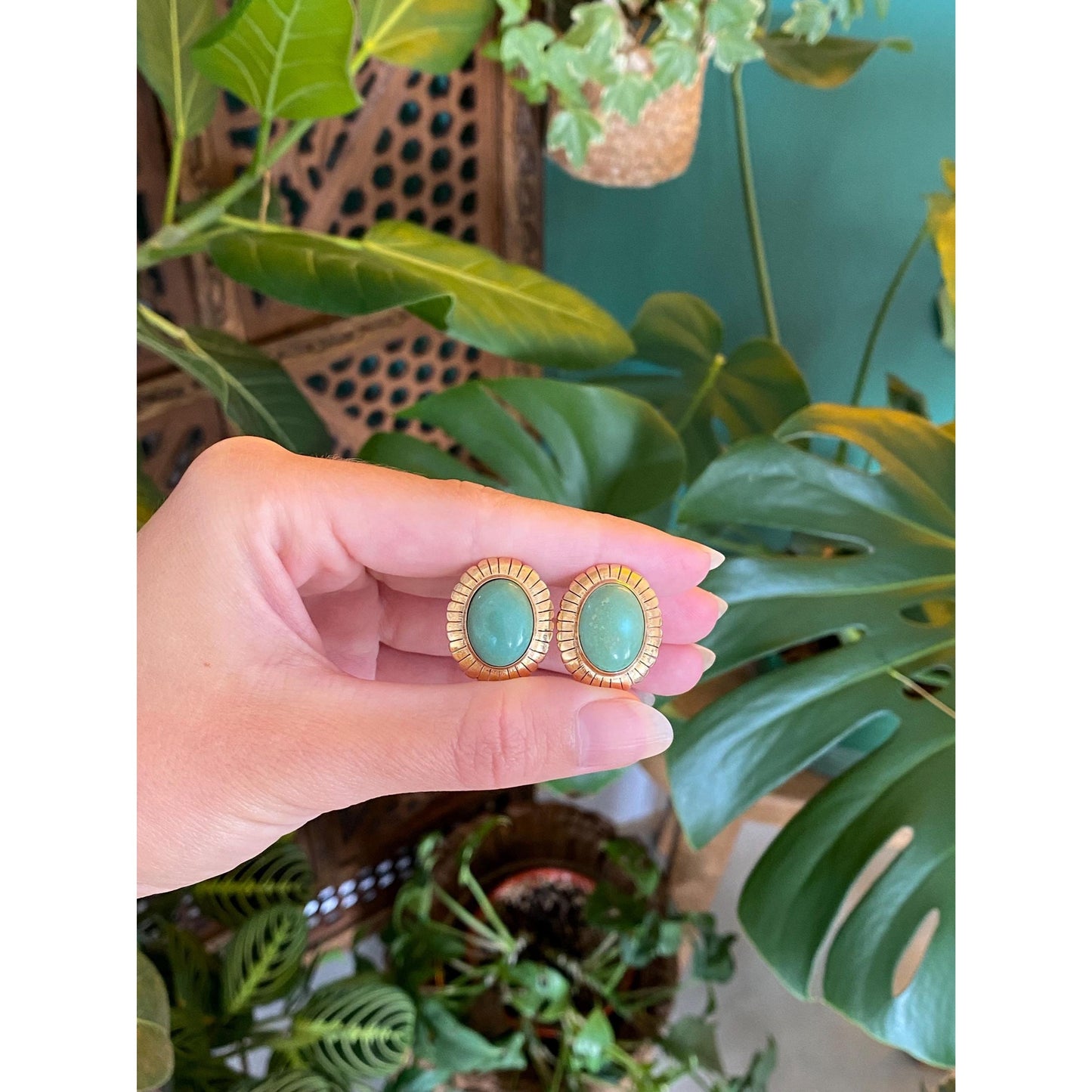 Vintage Solid 14k Yellow Gold Turquoise Scalloped Stud Earrings