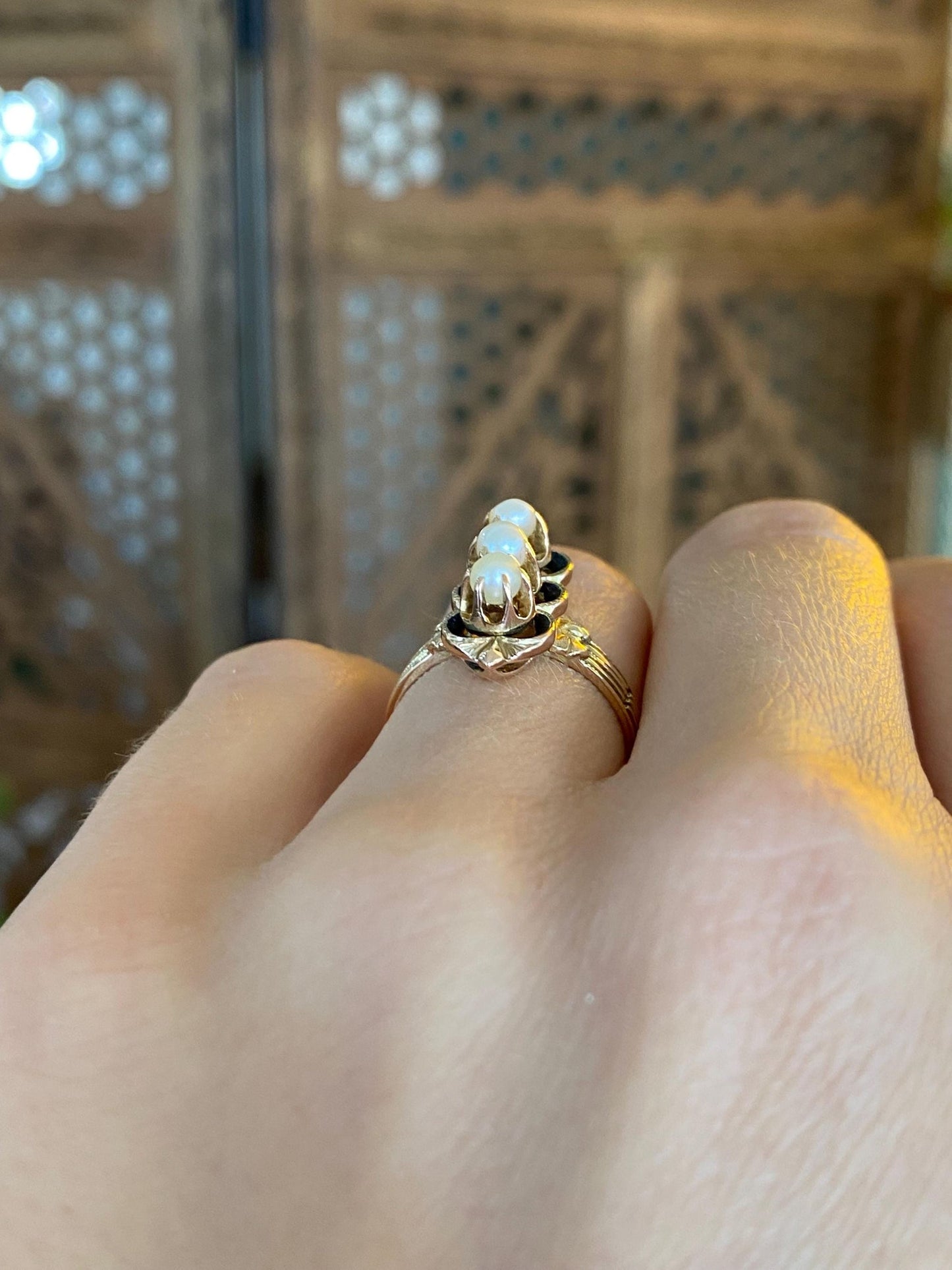 Vintage Solid 14k Yellow Gold Enamel Triple Pearl Ring - Size 4.75