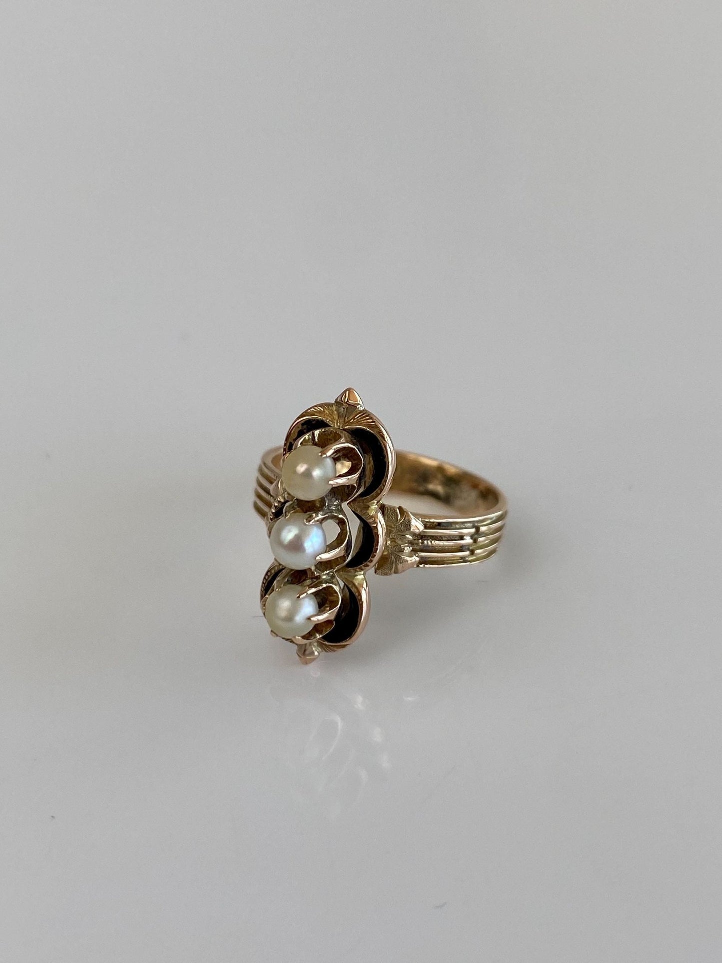 Vintage Solid 14k Yellow Gold Enamel Triple Pearl Ring - Size 4.75
