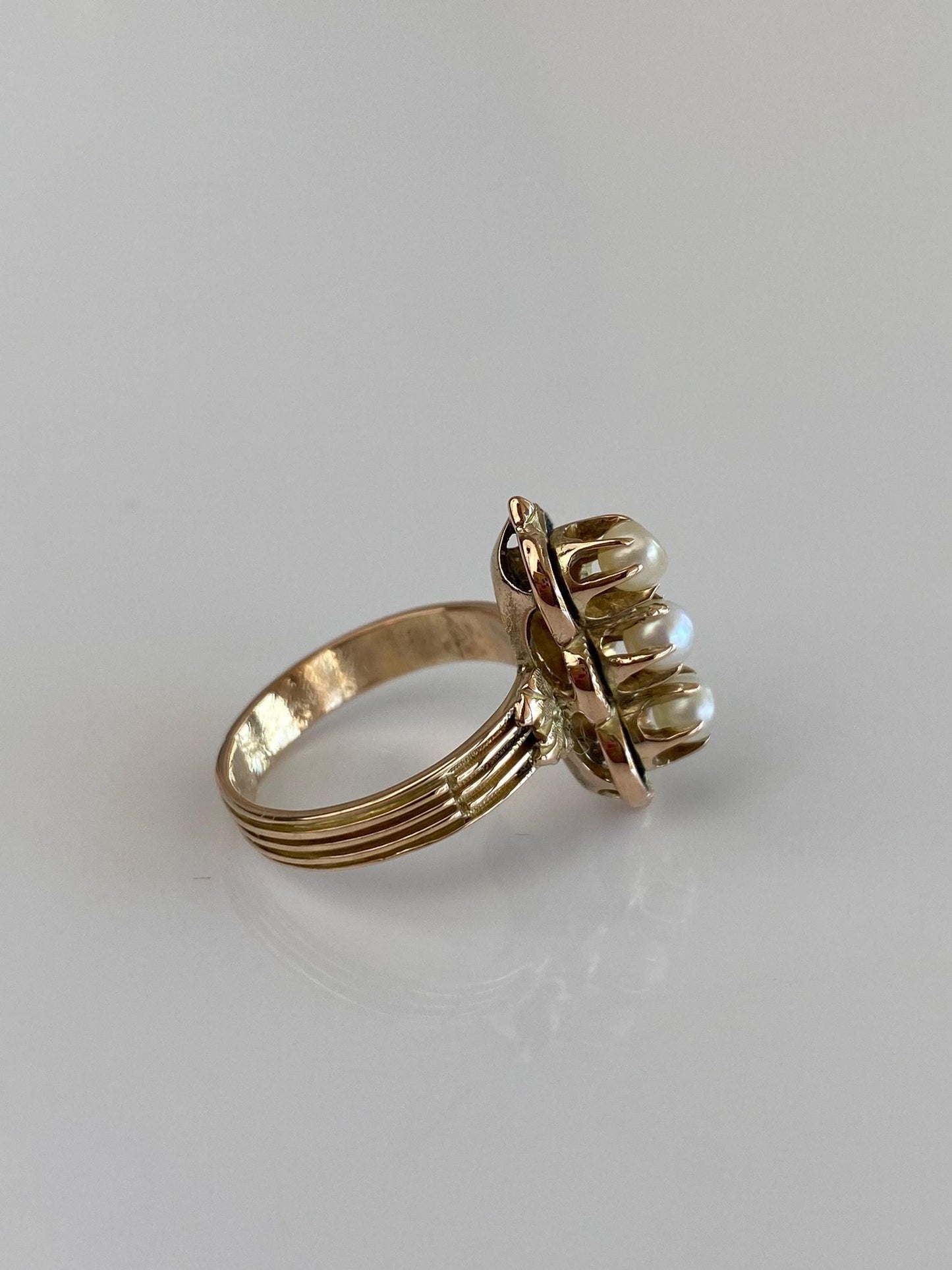 Vintage Solid 14k Yellow Gold Enamel Triple Pearl Ring - Size 4.75