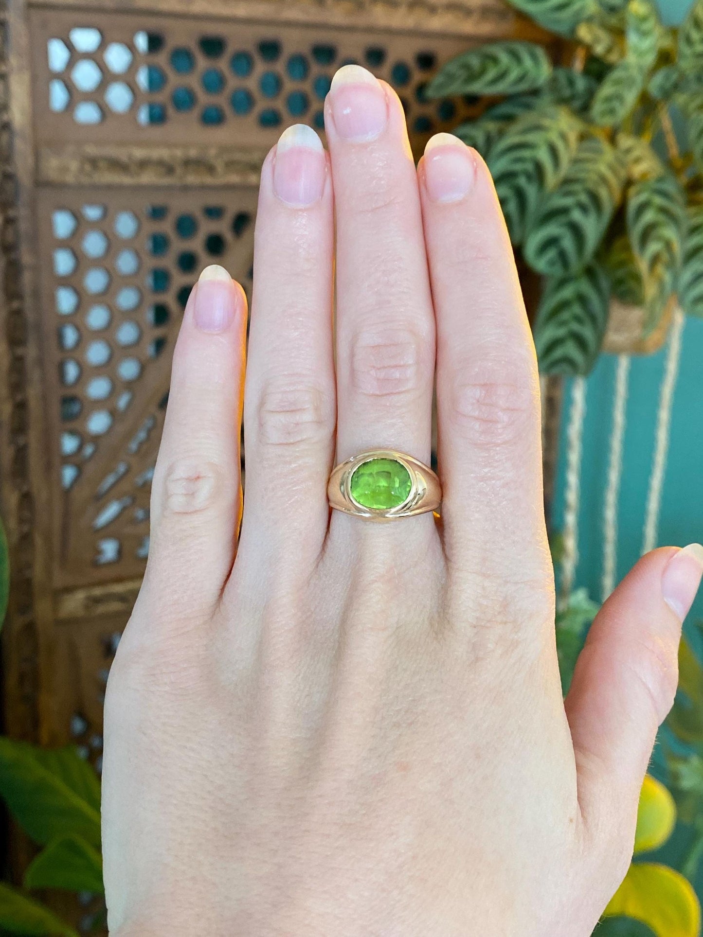 Vintage Solid 14k Yellow Gold Peridot Row Ring - Size 7.25