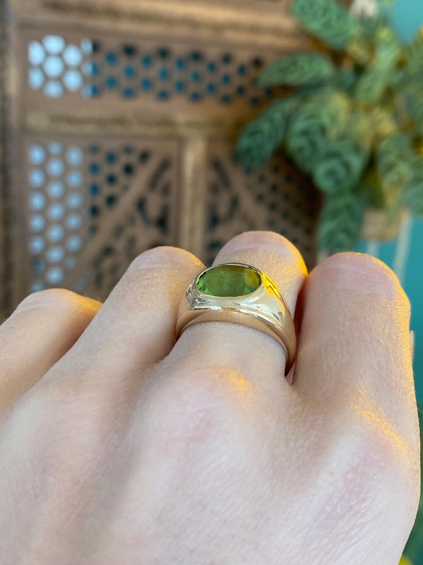 Vintage Solid 14k Yellow Gold Peridot Row Ring - Size 7.25