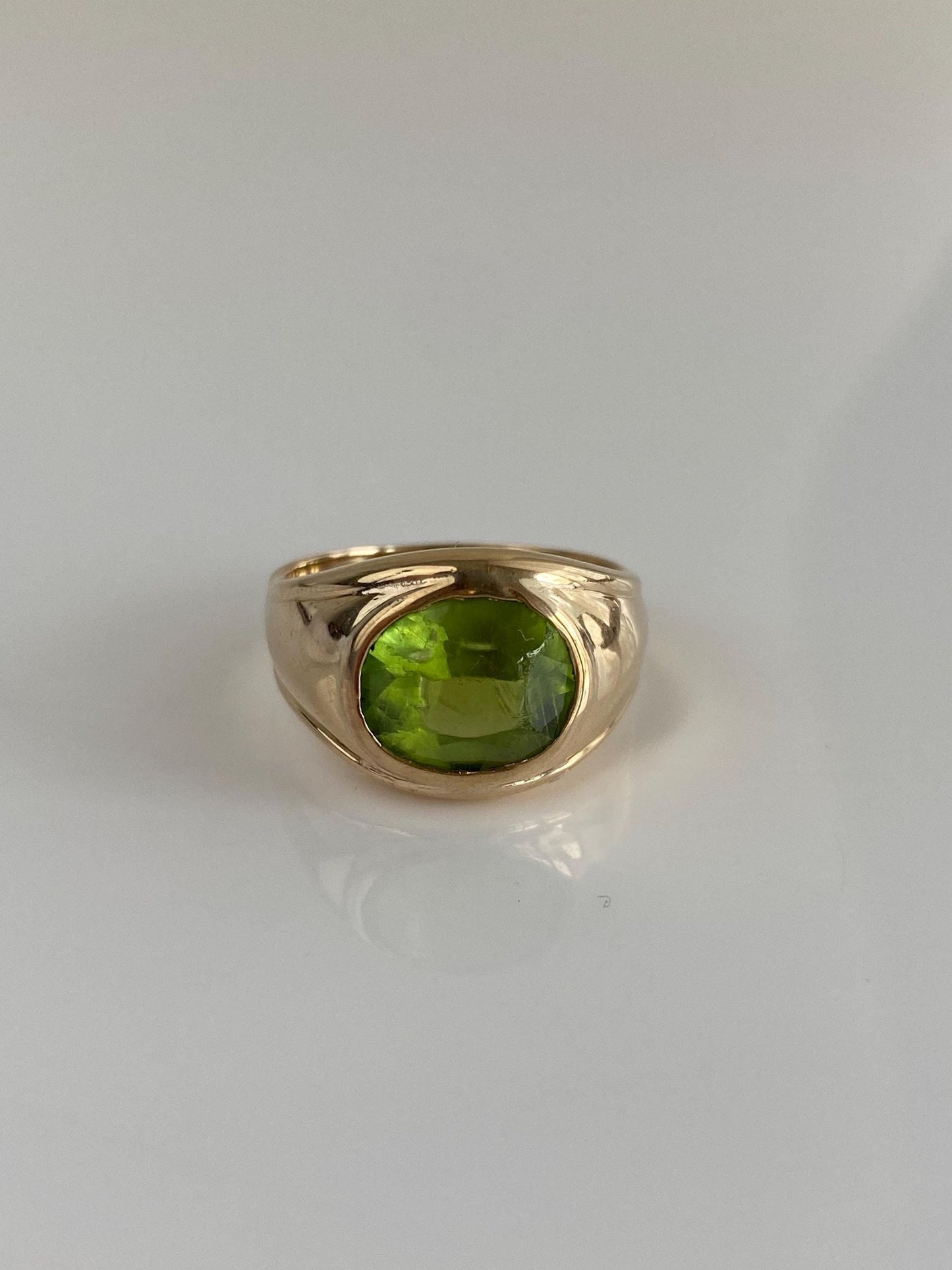 Vintage Solid 14k Yellow Gold Peridot Row Ring - Size 7.25