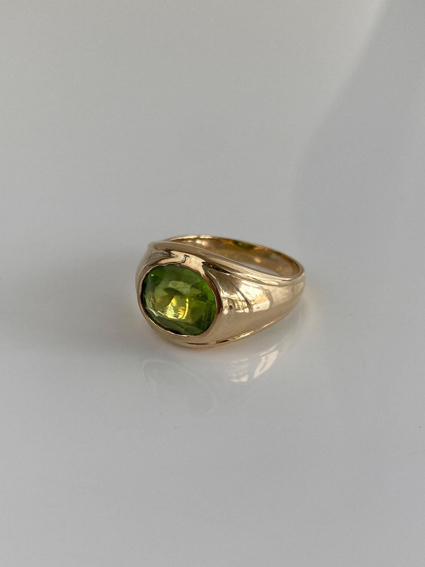 Vintage Solid 14k Yellow Gold Peridot Row Ring - Size 7.25