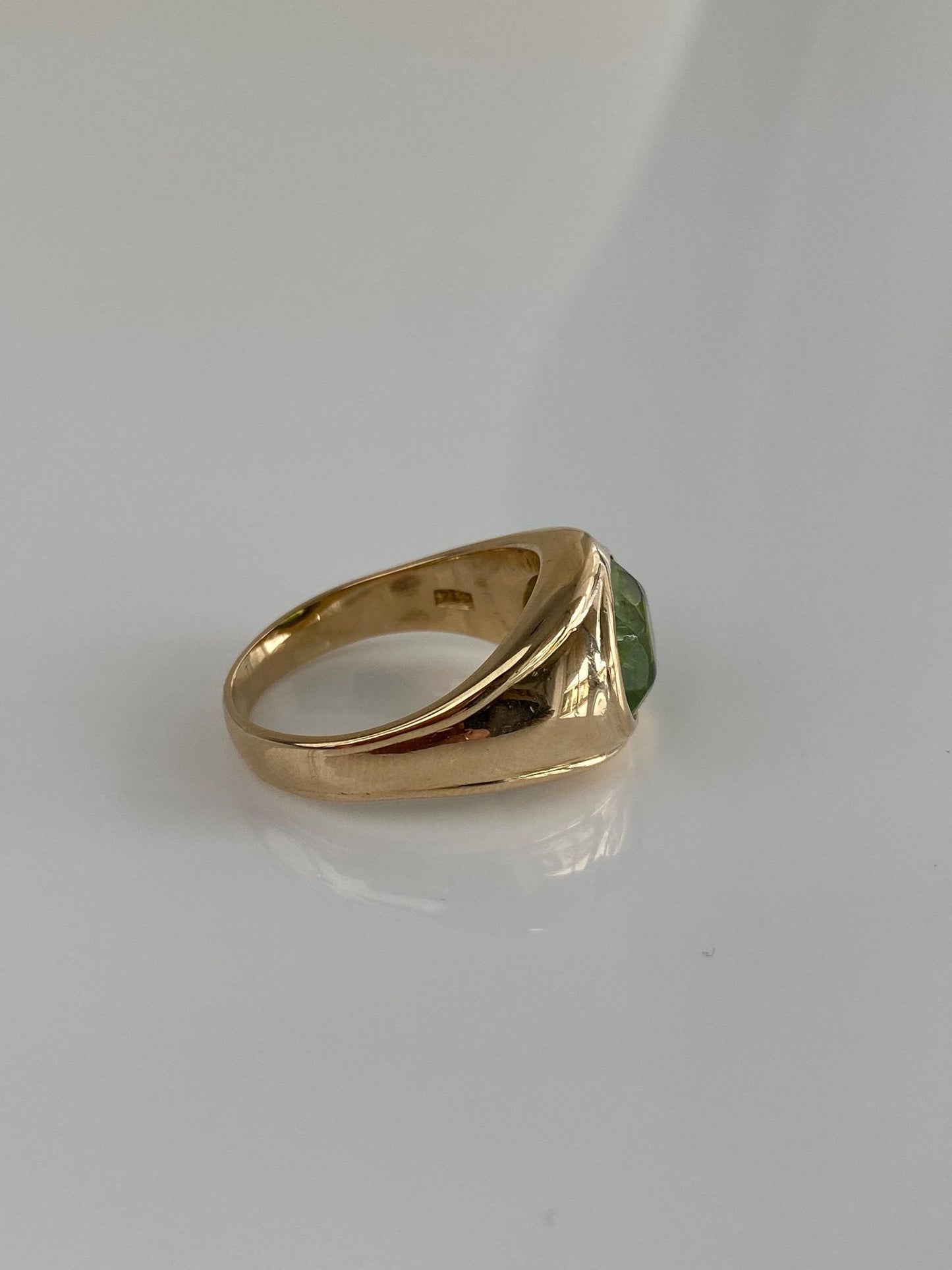 Vintage Solid 14k Yellow Gold Peridot Row Ring - Size 7.25