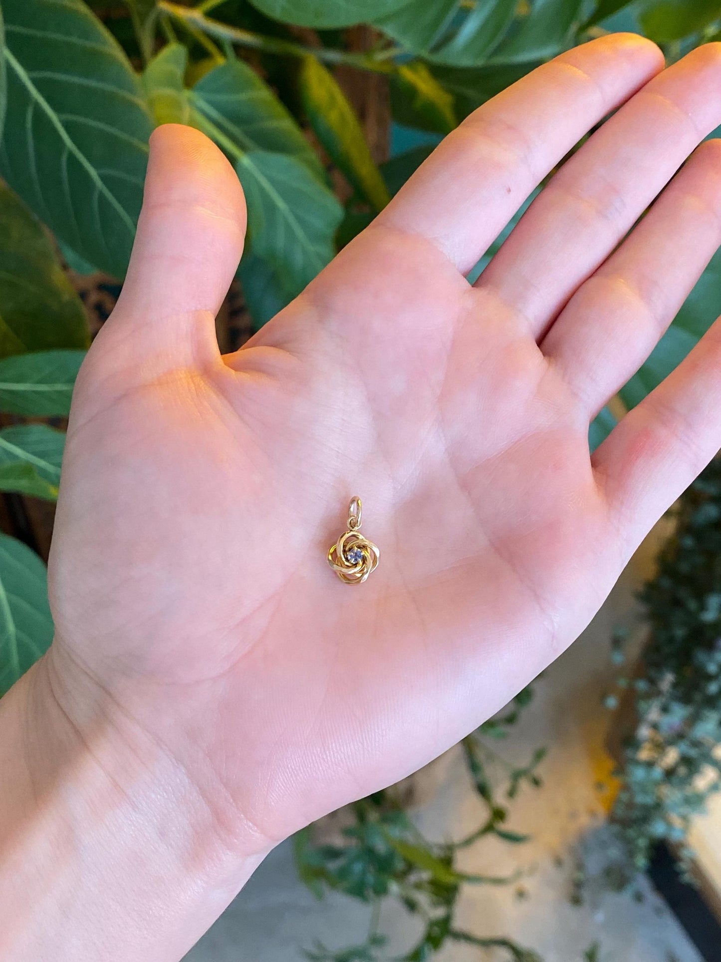 Vintage 10k Yellow Gold Topaz Knot Charm