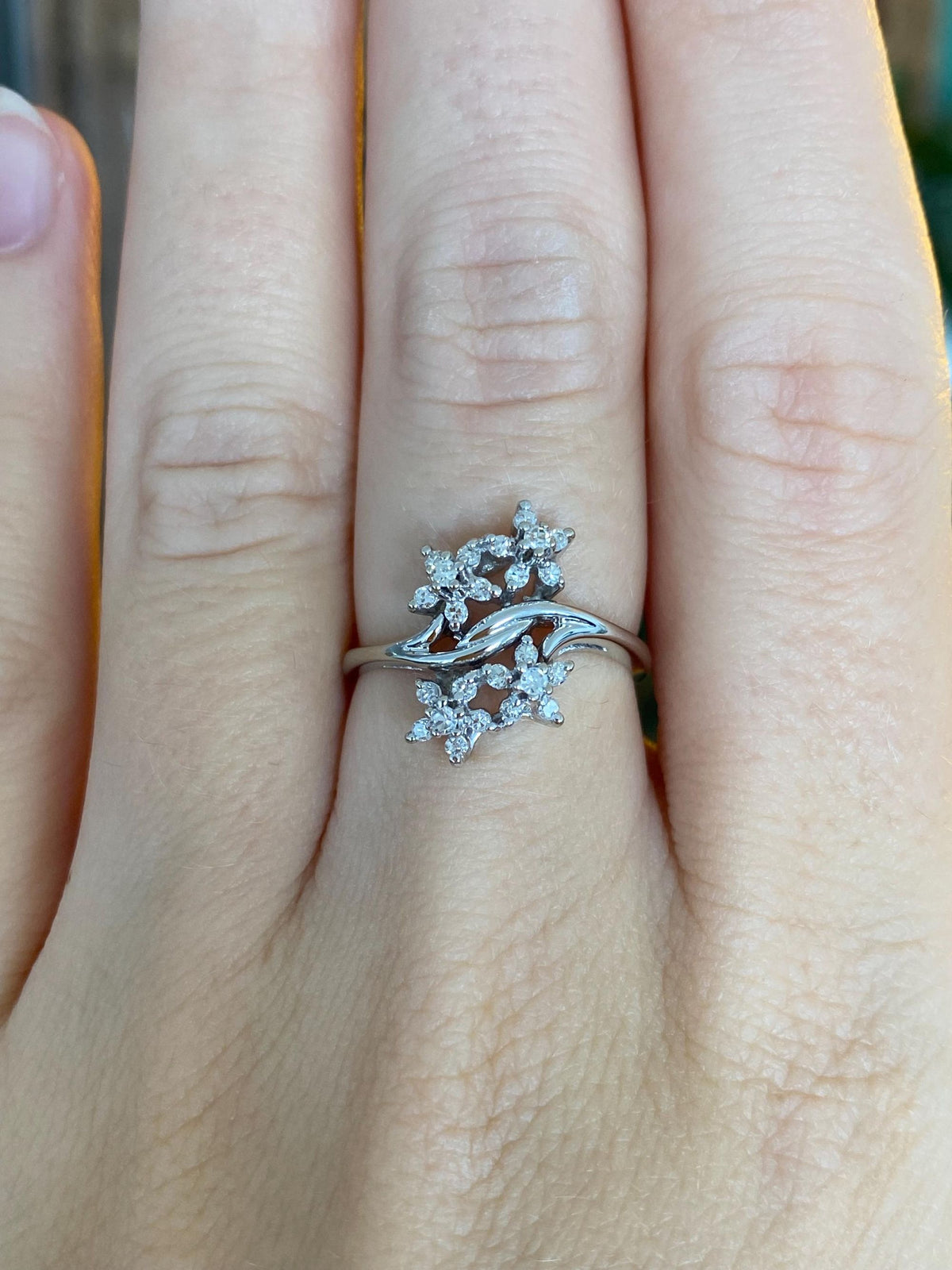 Vintage Solid 14k White Gold Diamond Flowers Ring - Size 6.5