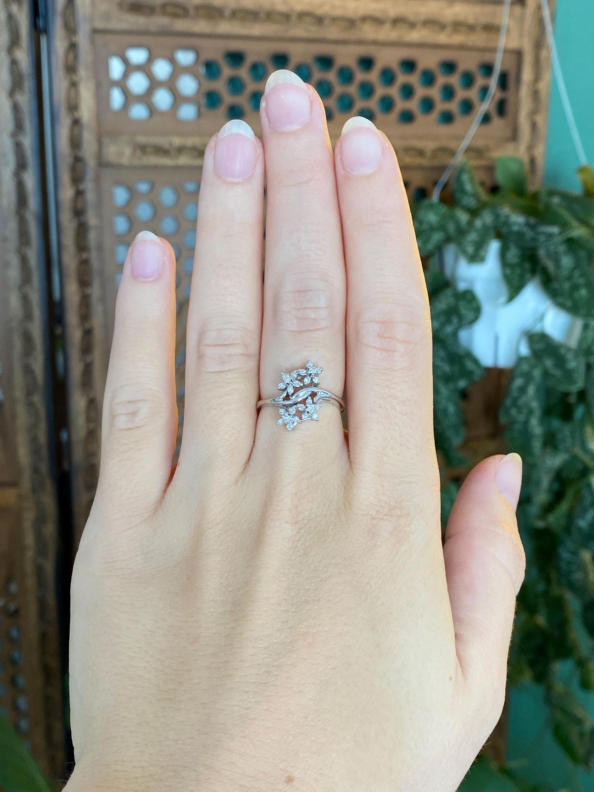 Vintage Solid 14k White Gold Diamond Flowers Ring - Size 6.5