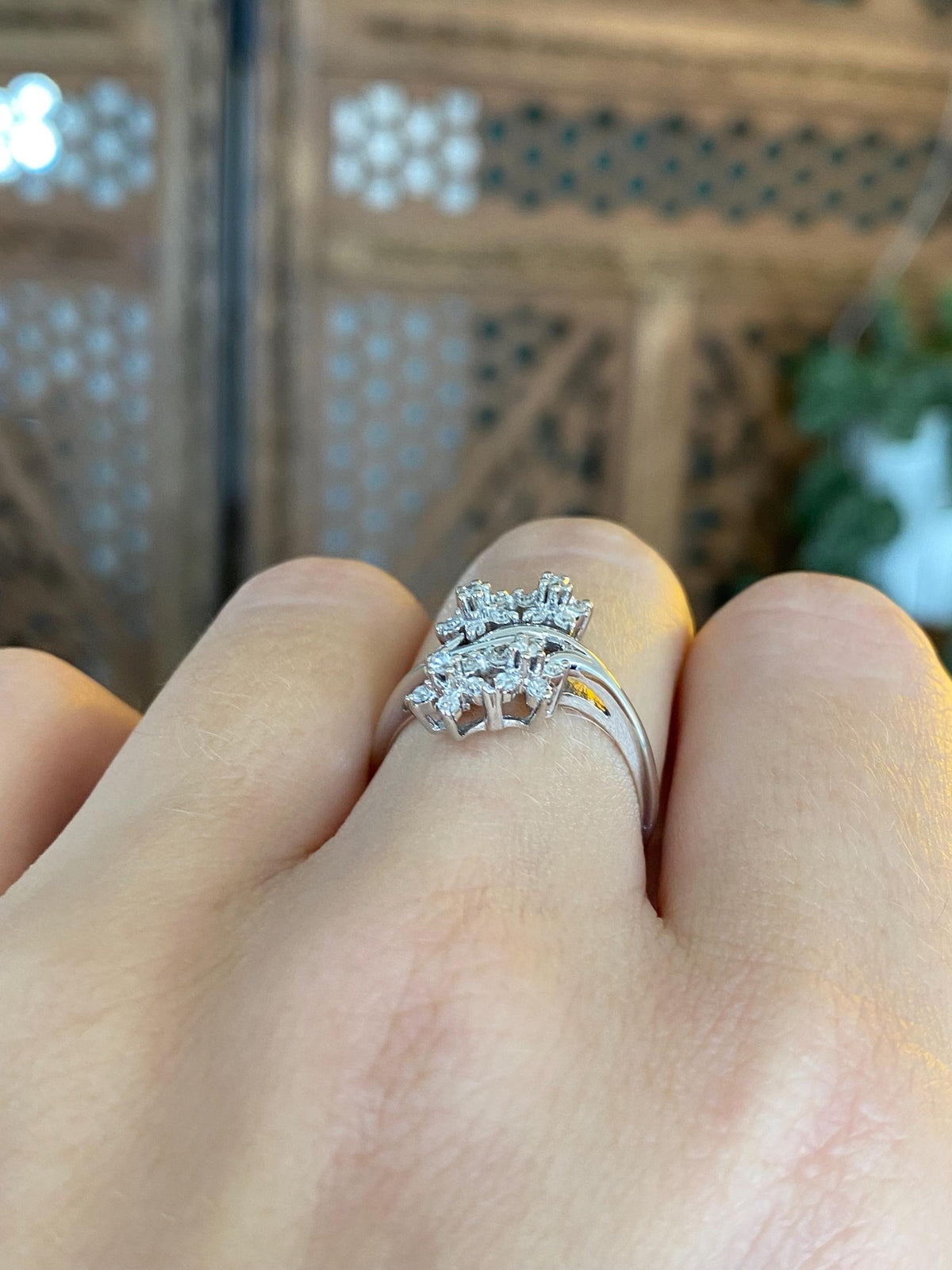 Vintage Solid 14k White Gold Diamond Flowers Ring - Size 6.5
