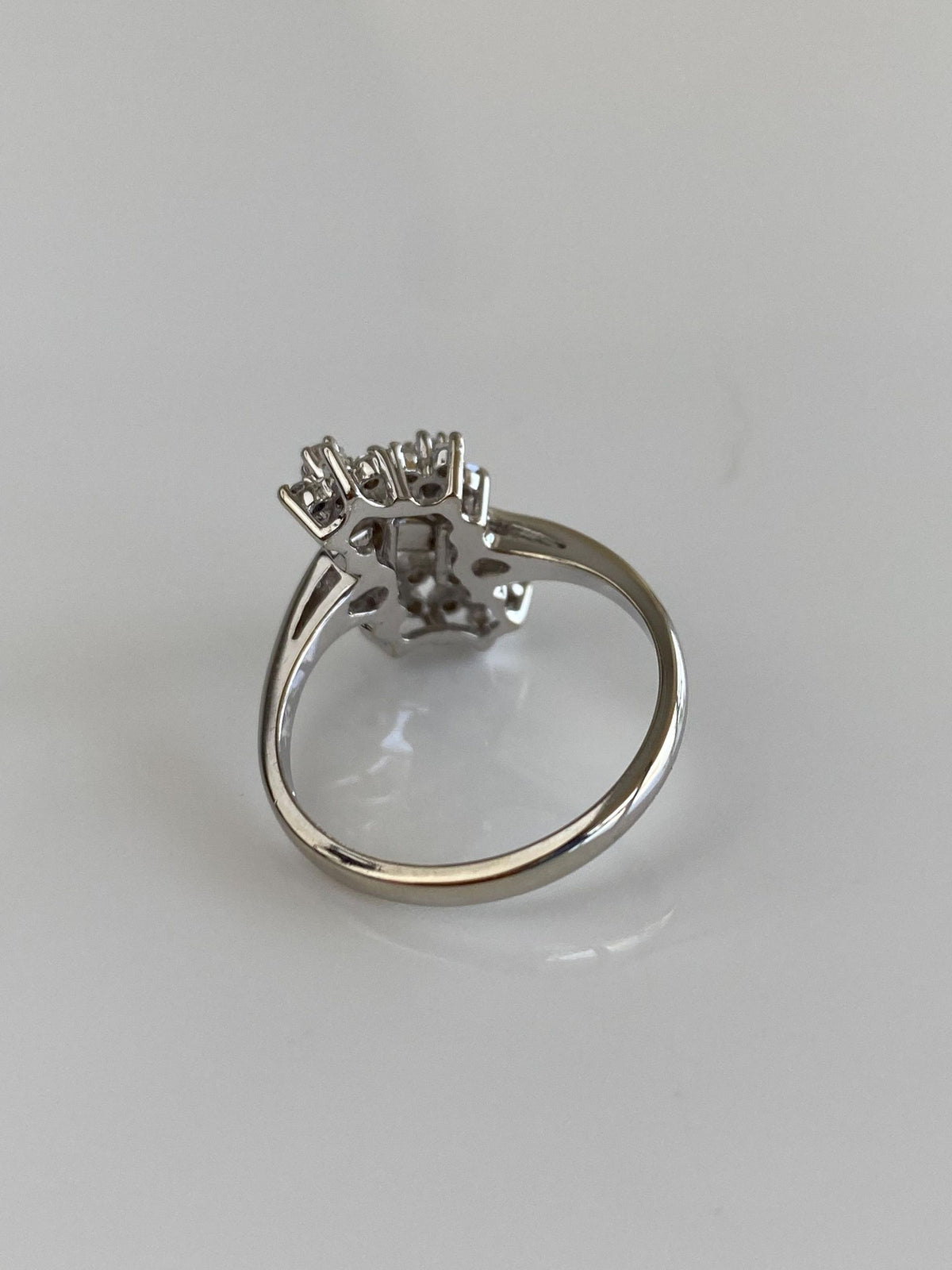 Vintage Solid 14k White Gold Diamond Flowers Ring - Size 6.5