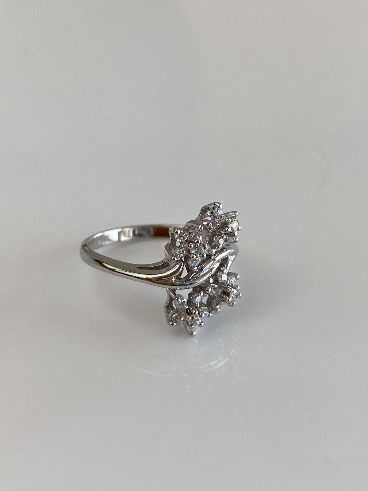 Vintage Solid 14k White Gold Diamond Flowers Ring - Size 6.5