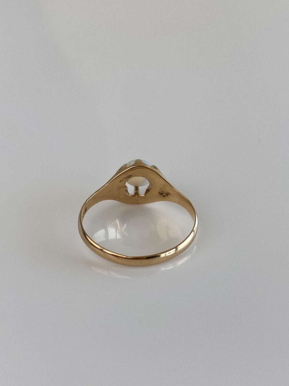 Vintage Solid 14k Yellow Gold Belcher Set Opal Ring - Size 4.75