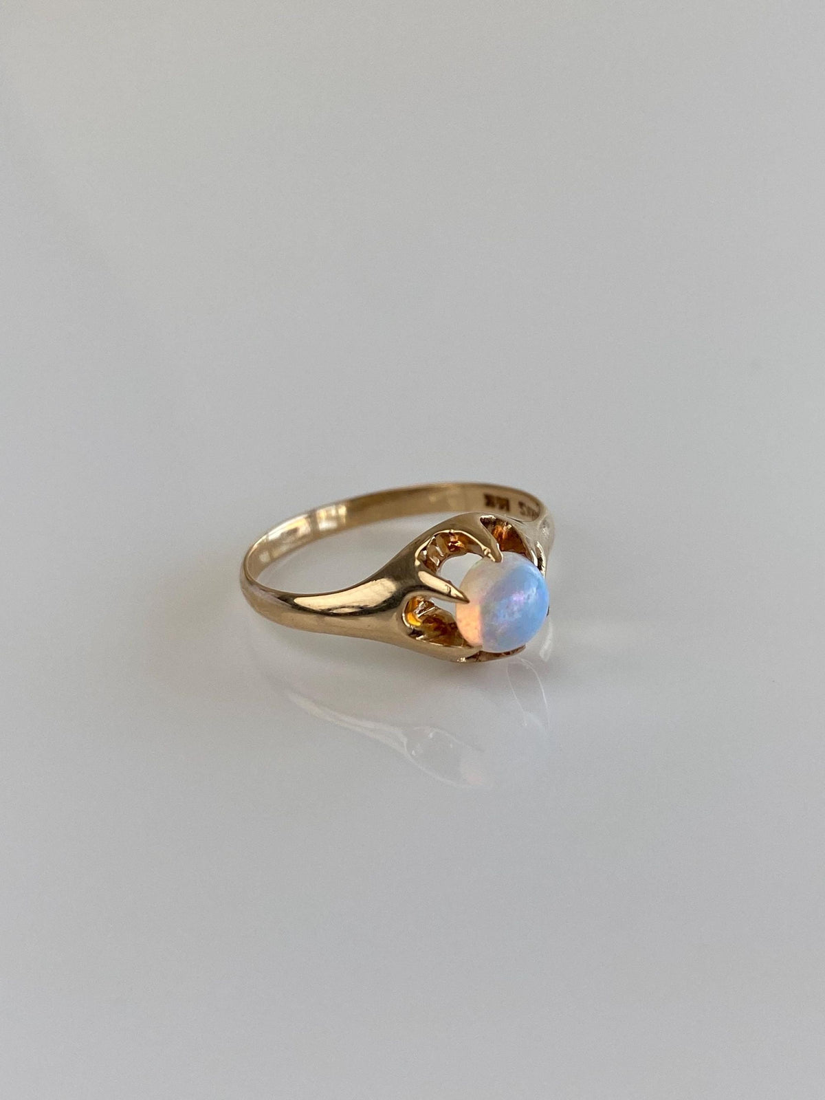 Vintage Solid 14k Yellow Gold Belcher Set Opal Ring - Size 4.75