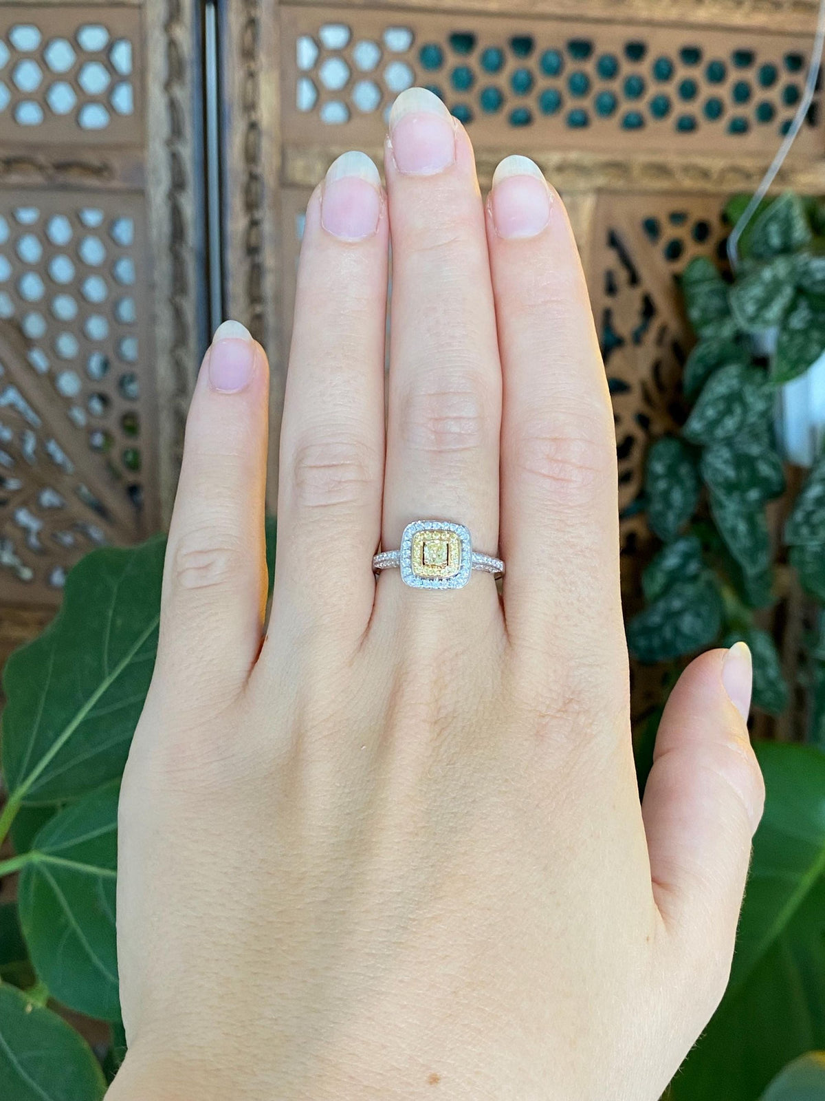 Vintage Solid 14k White Gold Yellow & Clear Diamonds Ring - Size 7