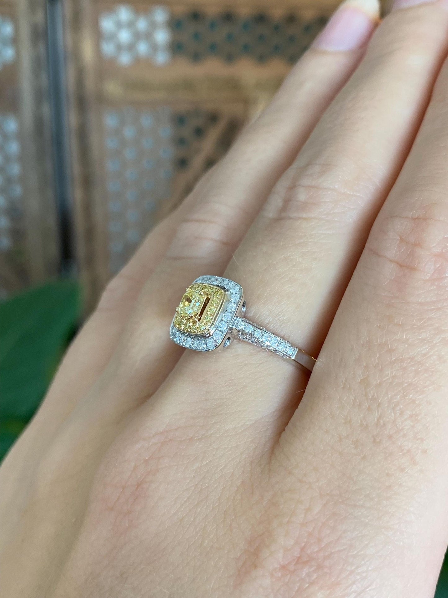 Vintage Solid 14k White Gold Yellow & Clear Diamonds Ring - Size 7