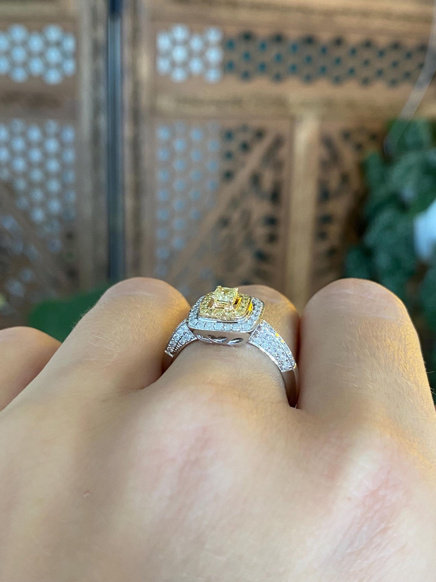 Vintage Solid 14k White Gold Yellow & Clear Diamonds Ring - Size 7