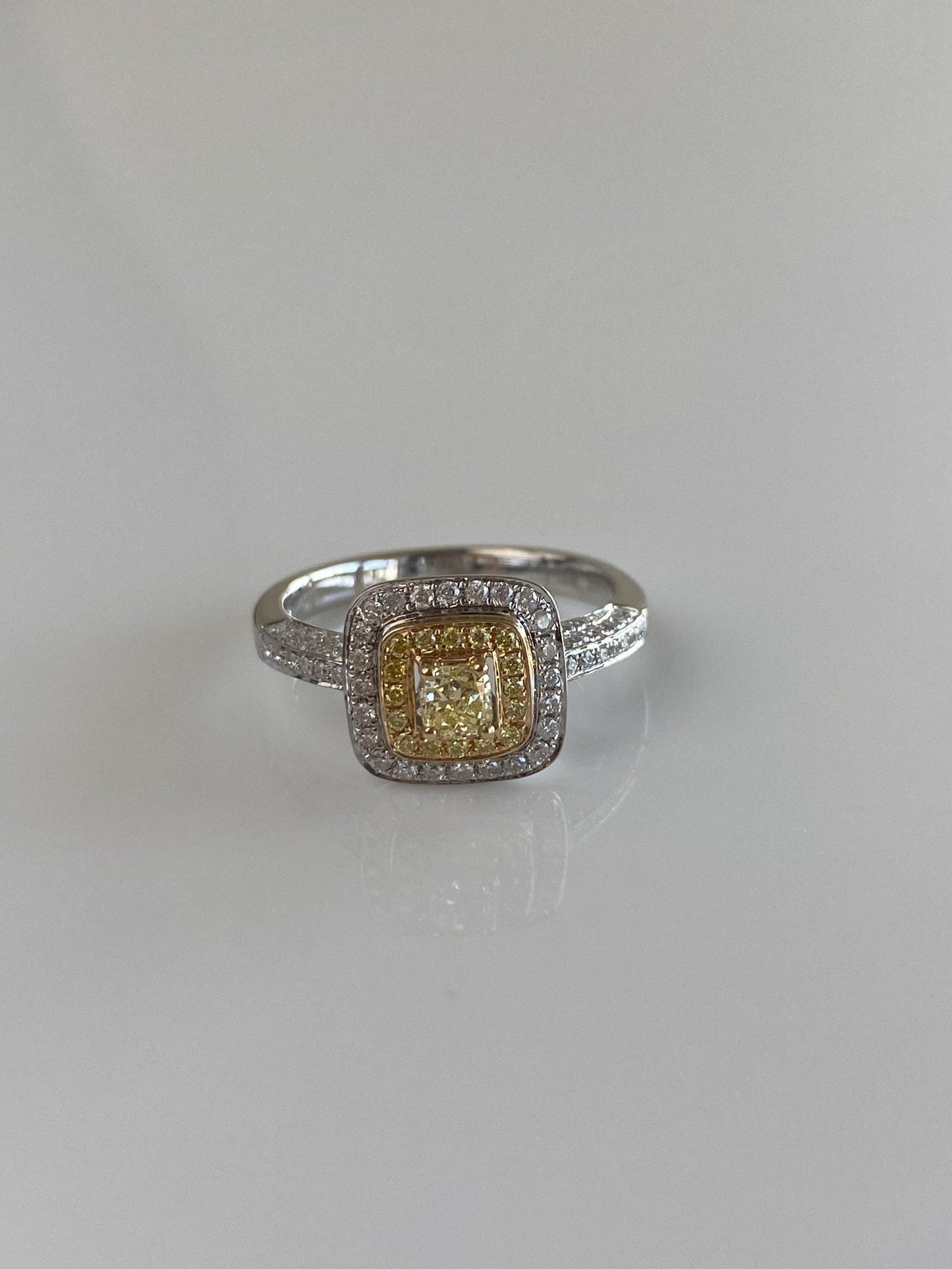 Vintage Solid 14k White Gold Yellow & Clear Diamonds Ring - Size 7